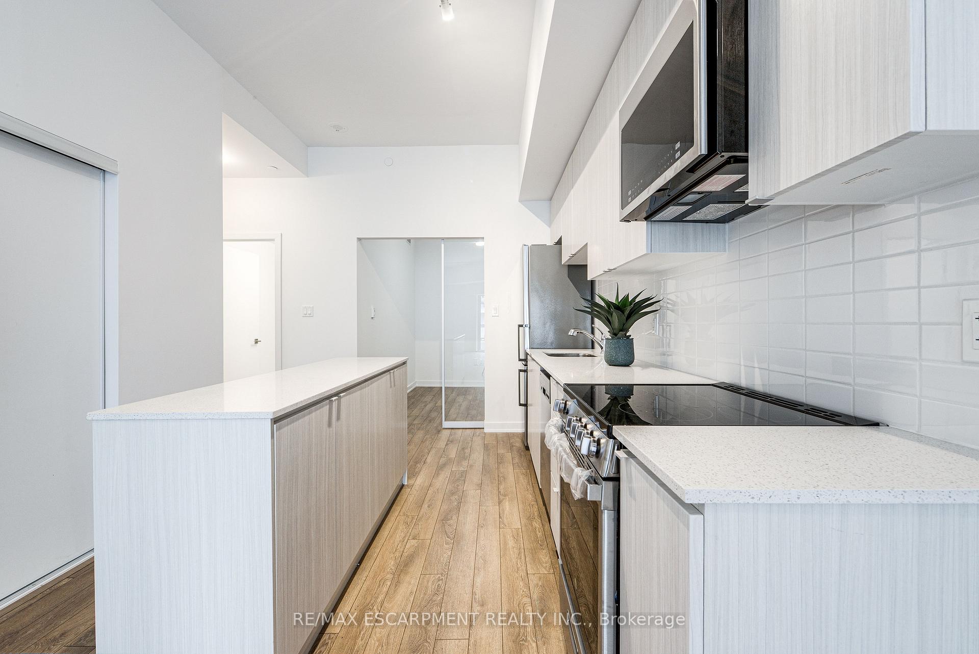 Photo 10 of Unit 112, 2433 Dufferin Street, North York, Briar Hill-Belgravia — HOMEH