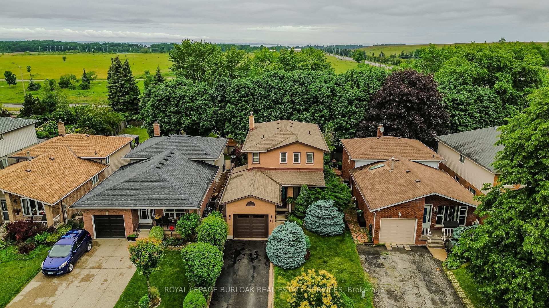 Photo 2 of 12 Branthaven Drive, Hamilton, Stoney Creek Mountain — HOMEH