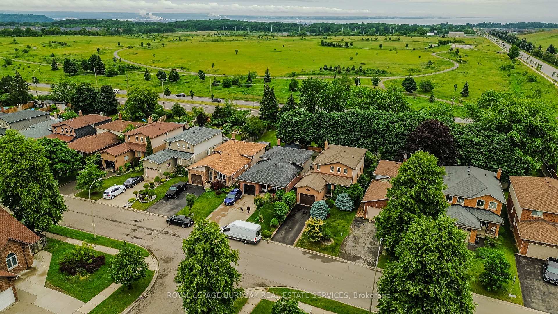 Photo 3 of 12 Branthaven Drive, Hamilton, Stoney Creek Mountain — HOMEH
