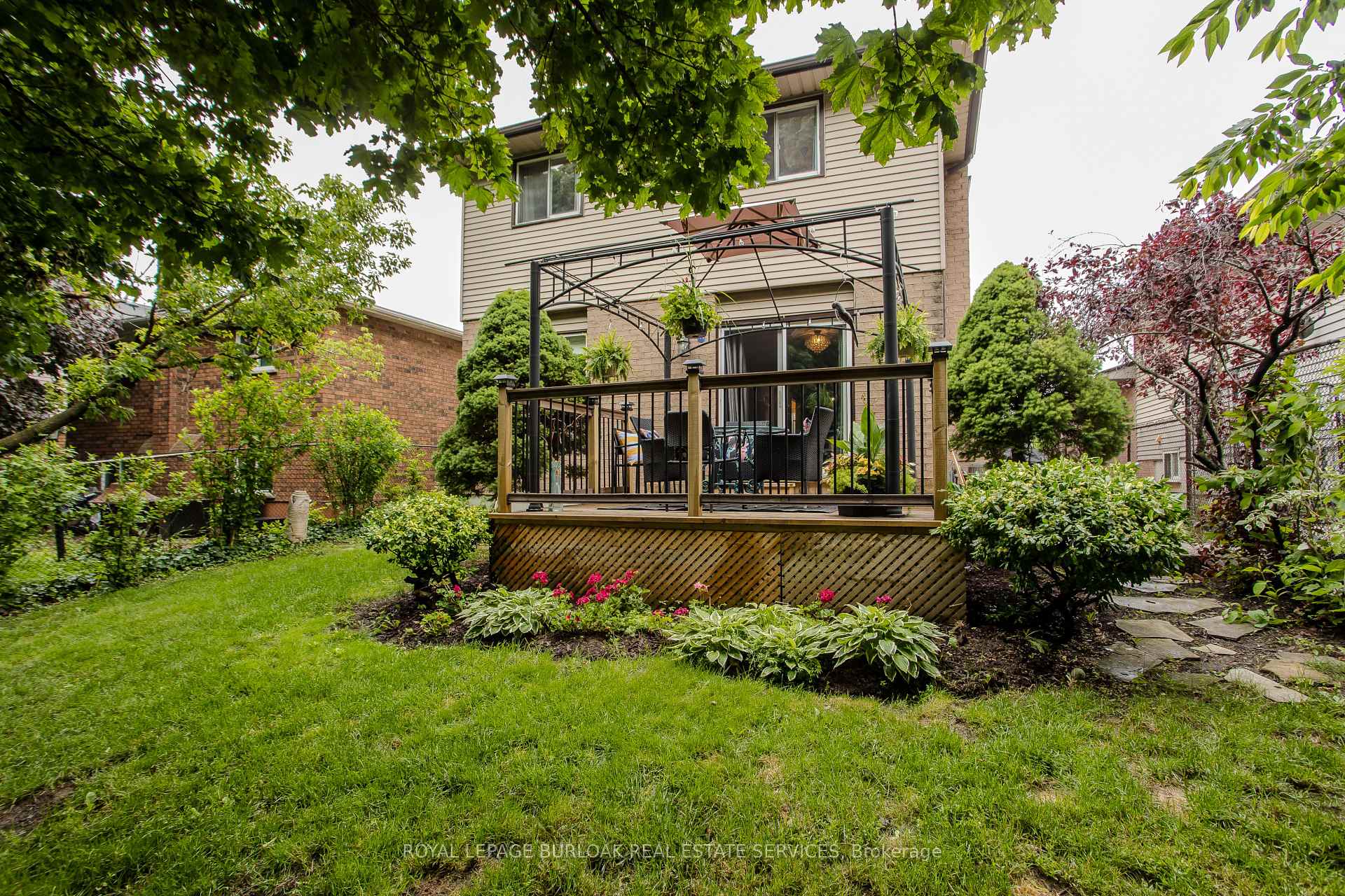 Photo 4 of 12 Branthaven Drive, Hamilton, Stoney Creek Mountain — HOMEH