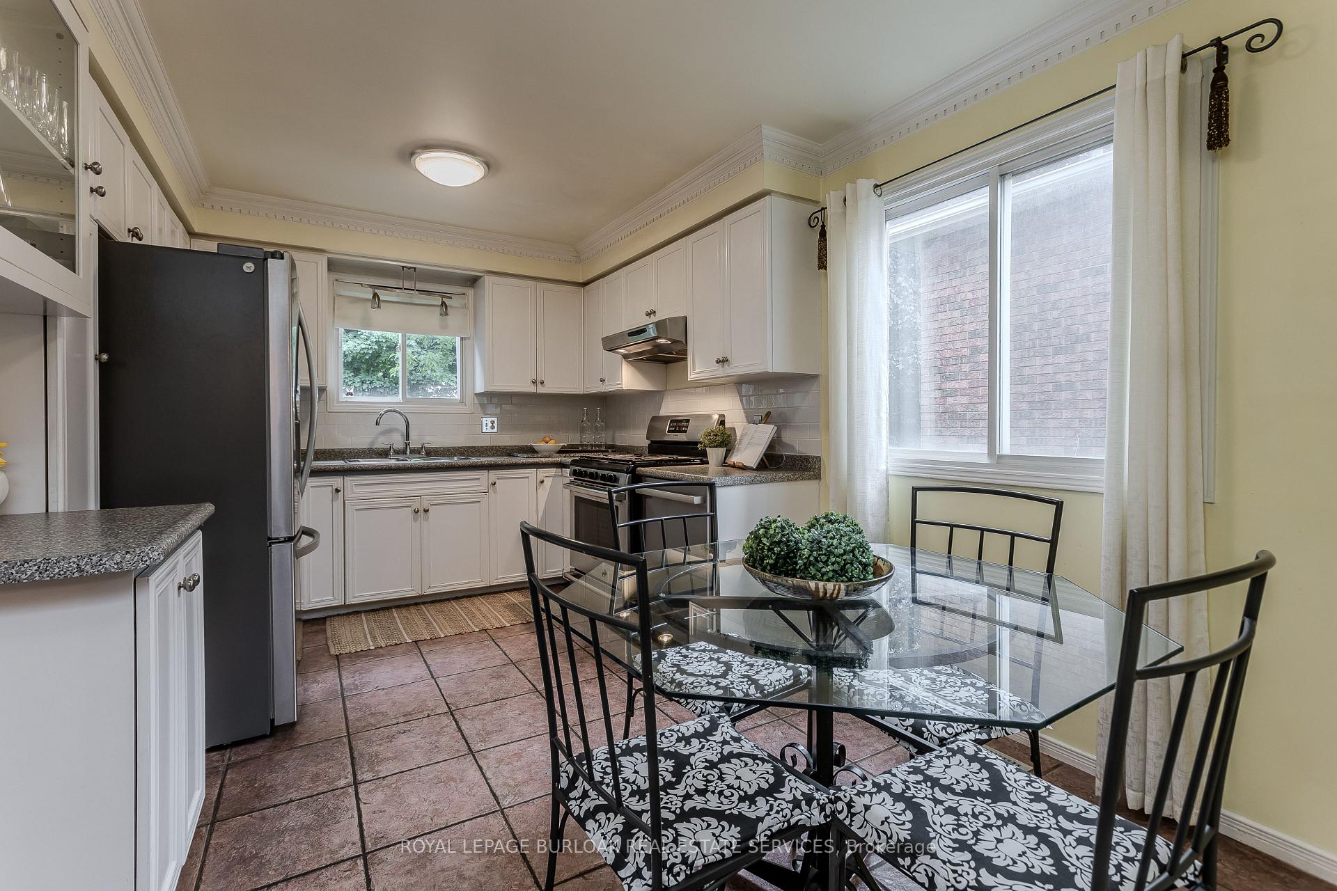 Photo 12 of 12 Branthaven Drive, Hamilton, Stoney Creek Mountain — HOMEH