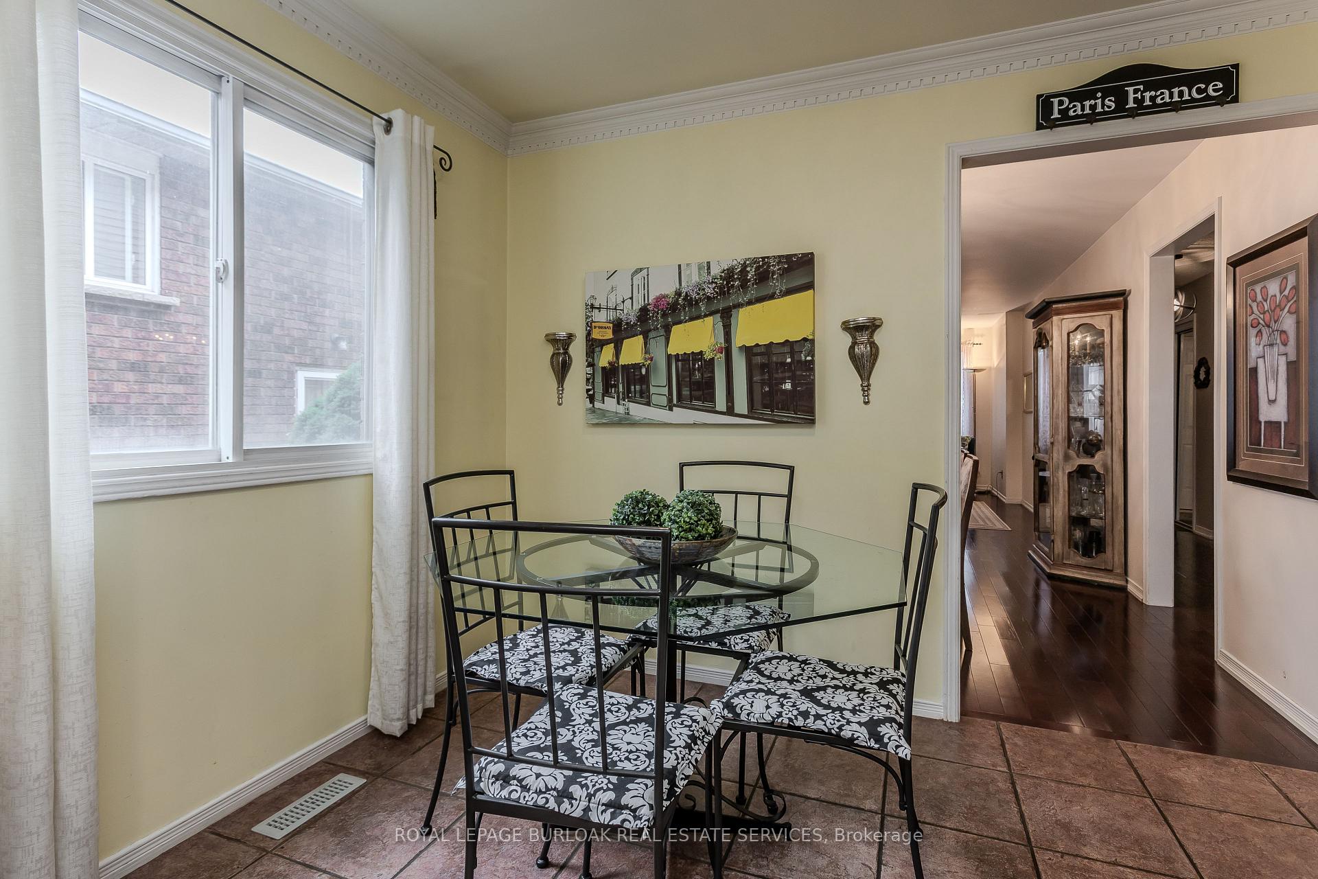 Photo 13 of 12 Branthaven Drive, Hamilton, Stoney Creek Mountain — HOMEH