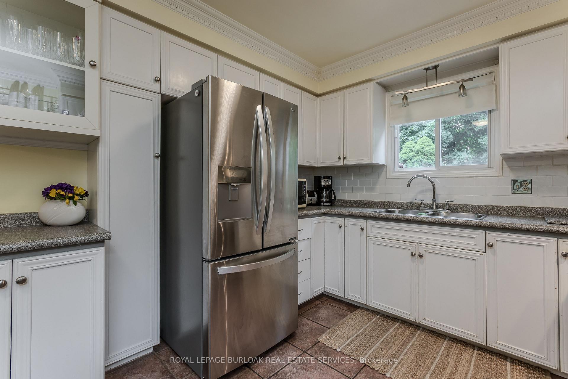 Photo 14 of 12 Branthaven Drive, Hamilton, Stoney Creek Mountain — HOMEH