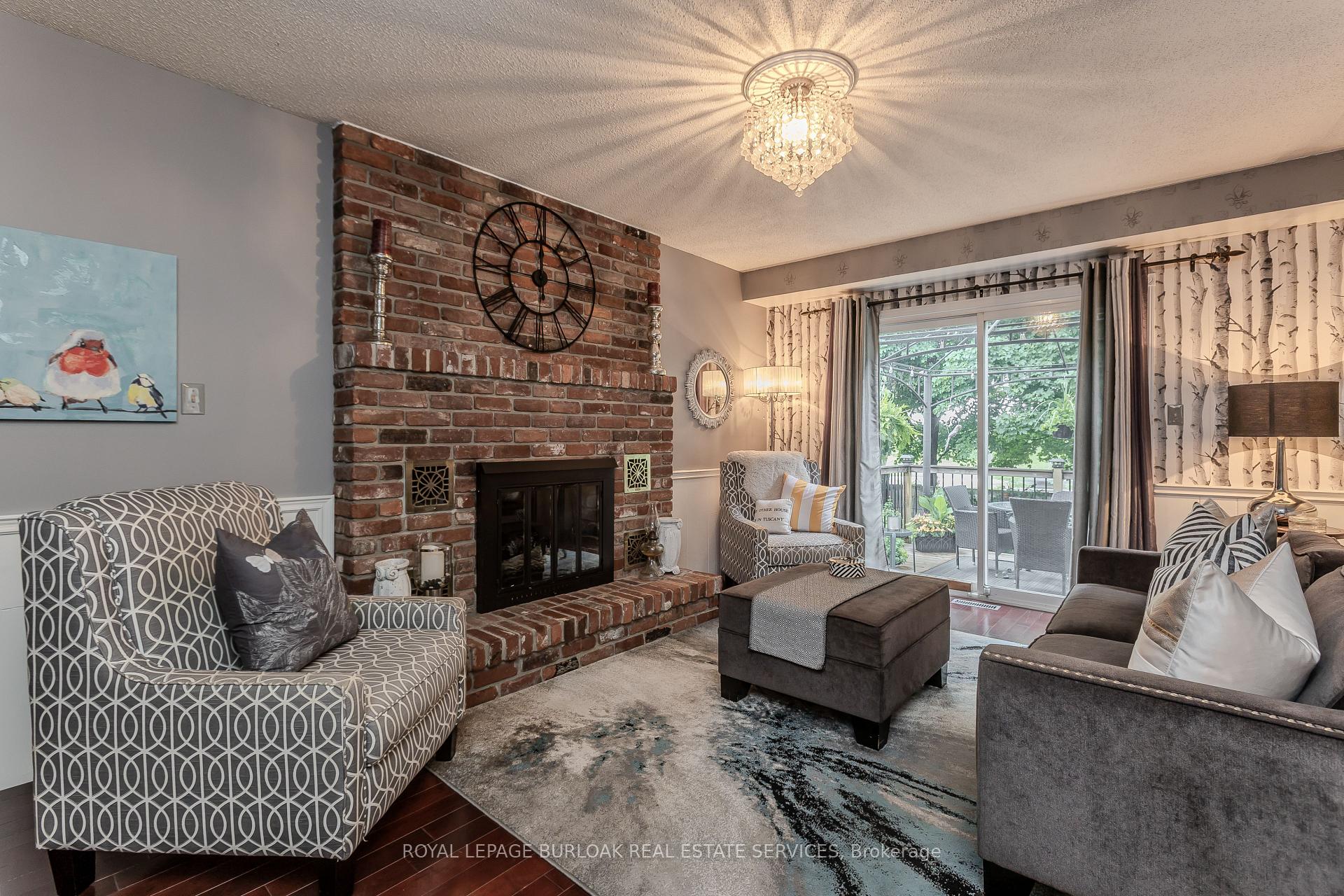 Photo 16 of 12 Branthaven Drive, Hamilton, Stoney Creek Mountain — HOMEH