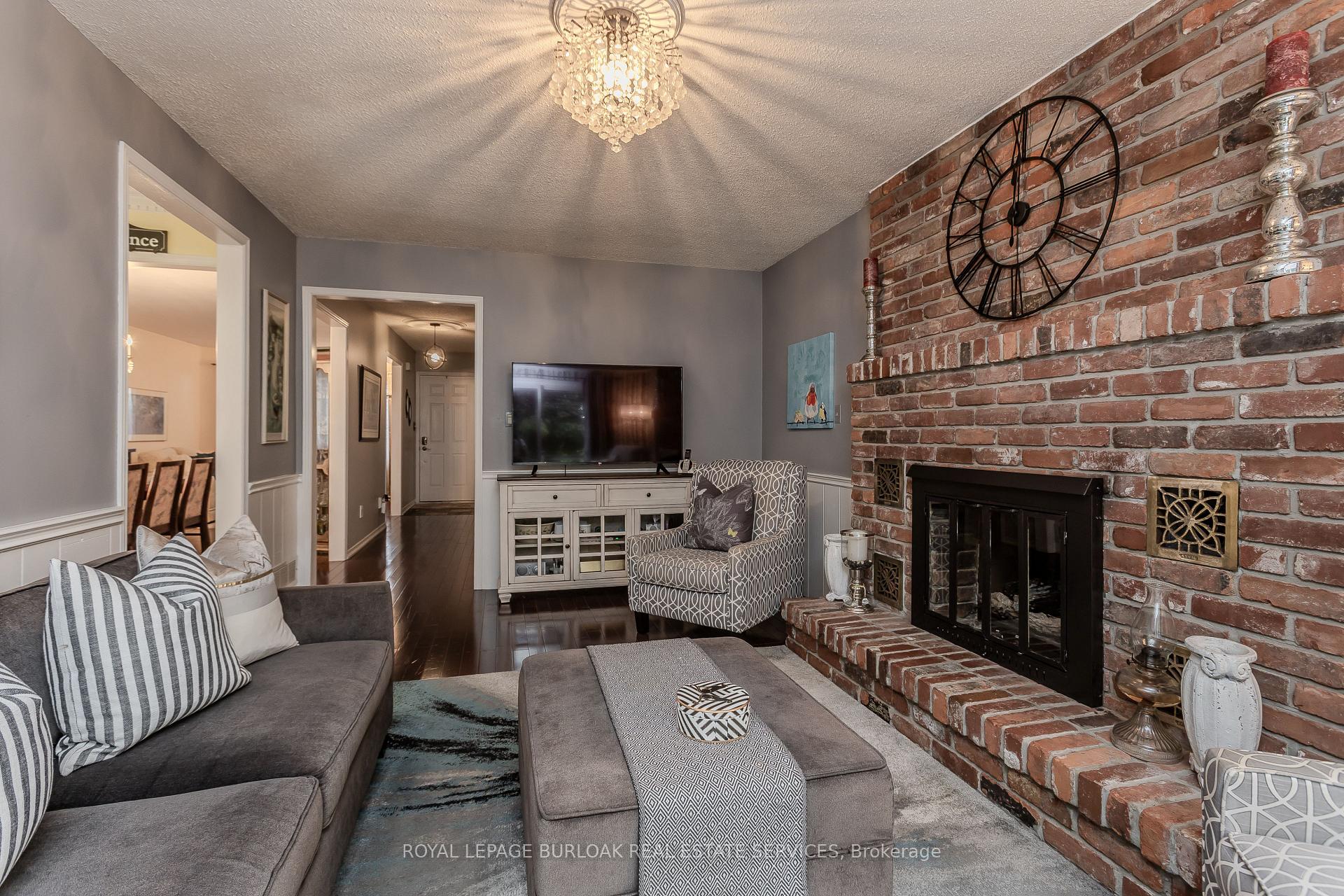 Photo 18 of 12 Branthaven Drive, Hamilton, Stoney Creek Mountain — HOMEH