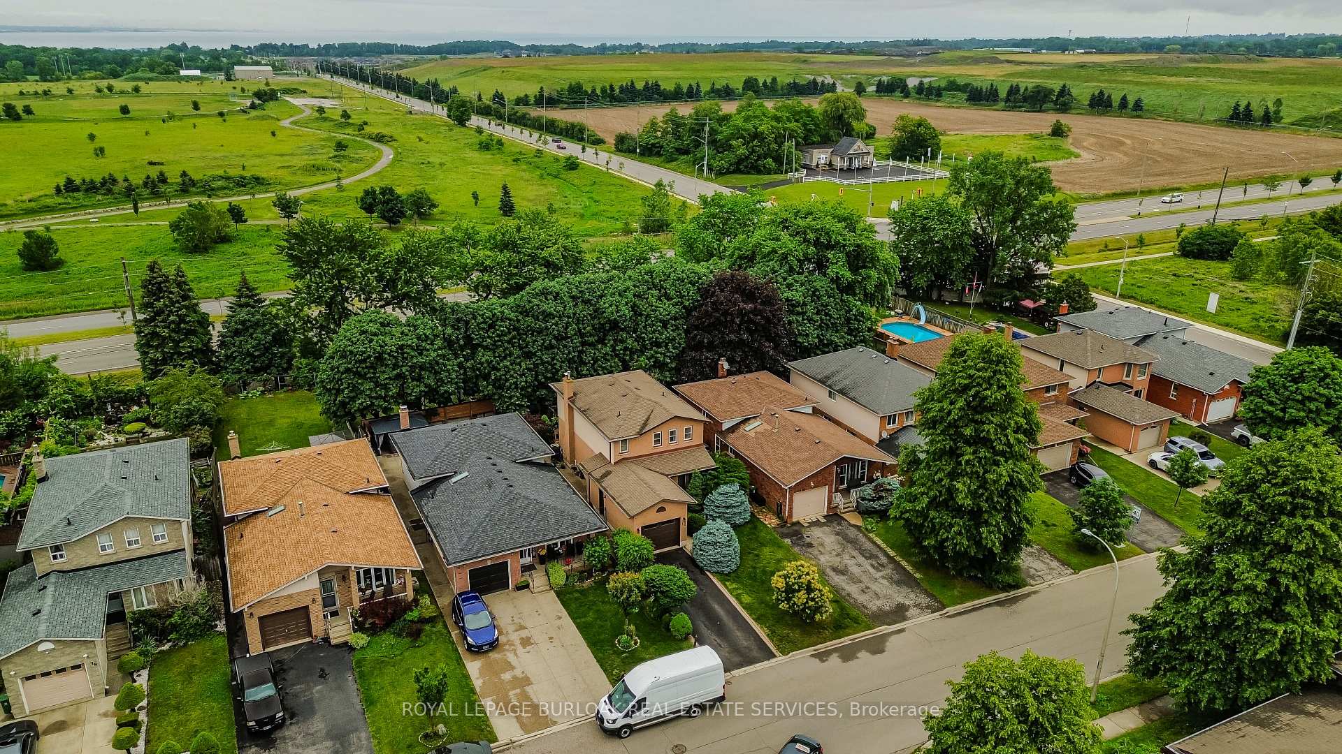 Photo 30 of 12 Branthaven Drive, Hamilton, Stoney Creek Mountain — HOMEH