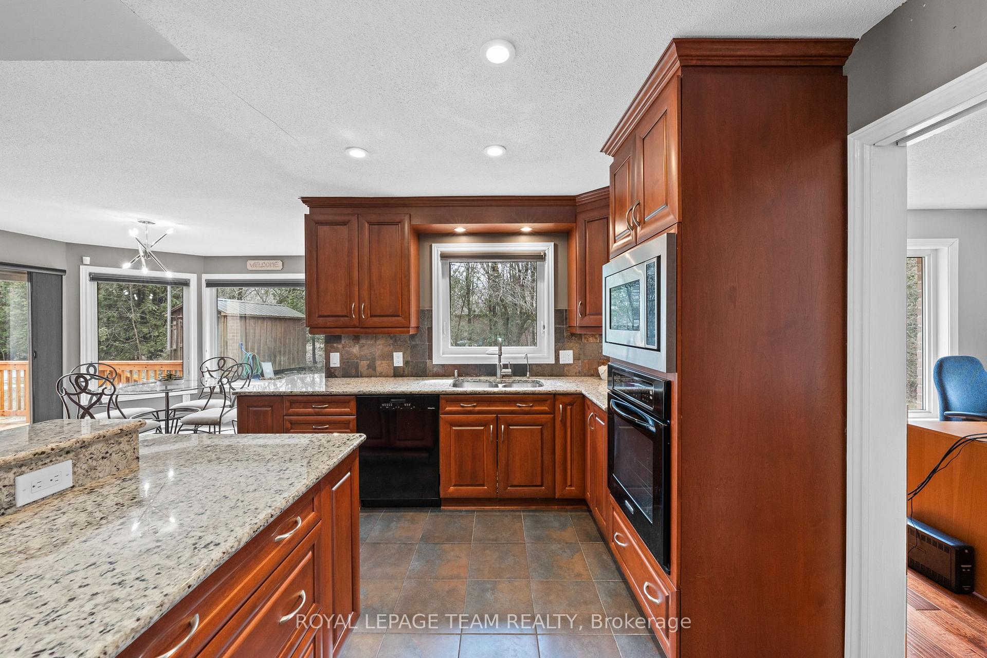 Photo 8 of 6584 Harvest Grove Drive, Ottawa, Greely — HOMEH