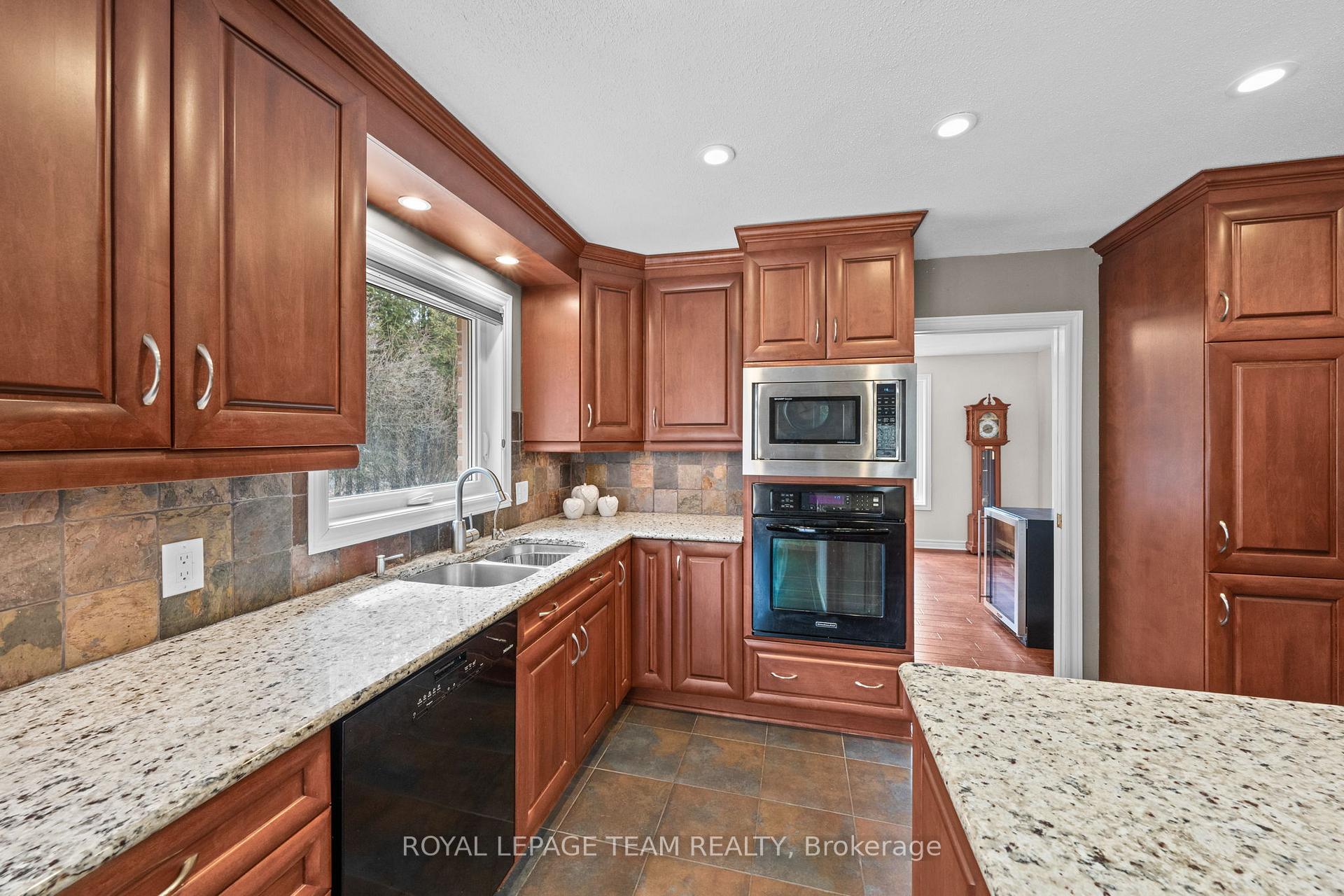 Photo 10 of 6584 Harvest Grove Drive, Ottawa, Greely — HOMEH
