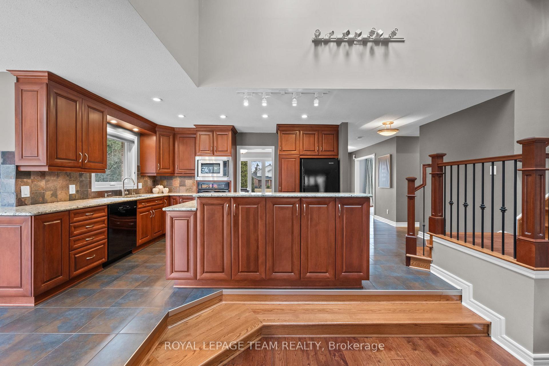 Photo 14 of 6584 Harvest Grove Drive, Ottawa, Greely — HOMEH