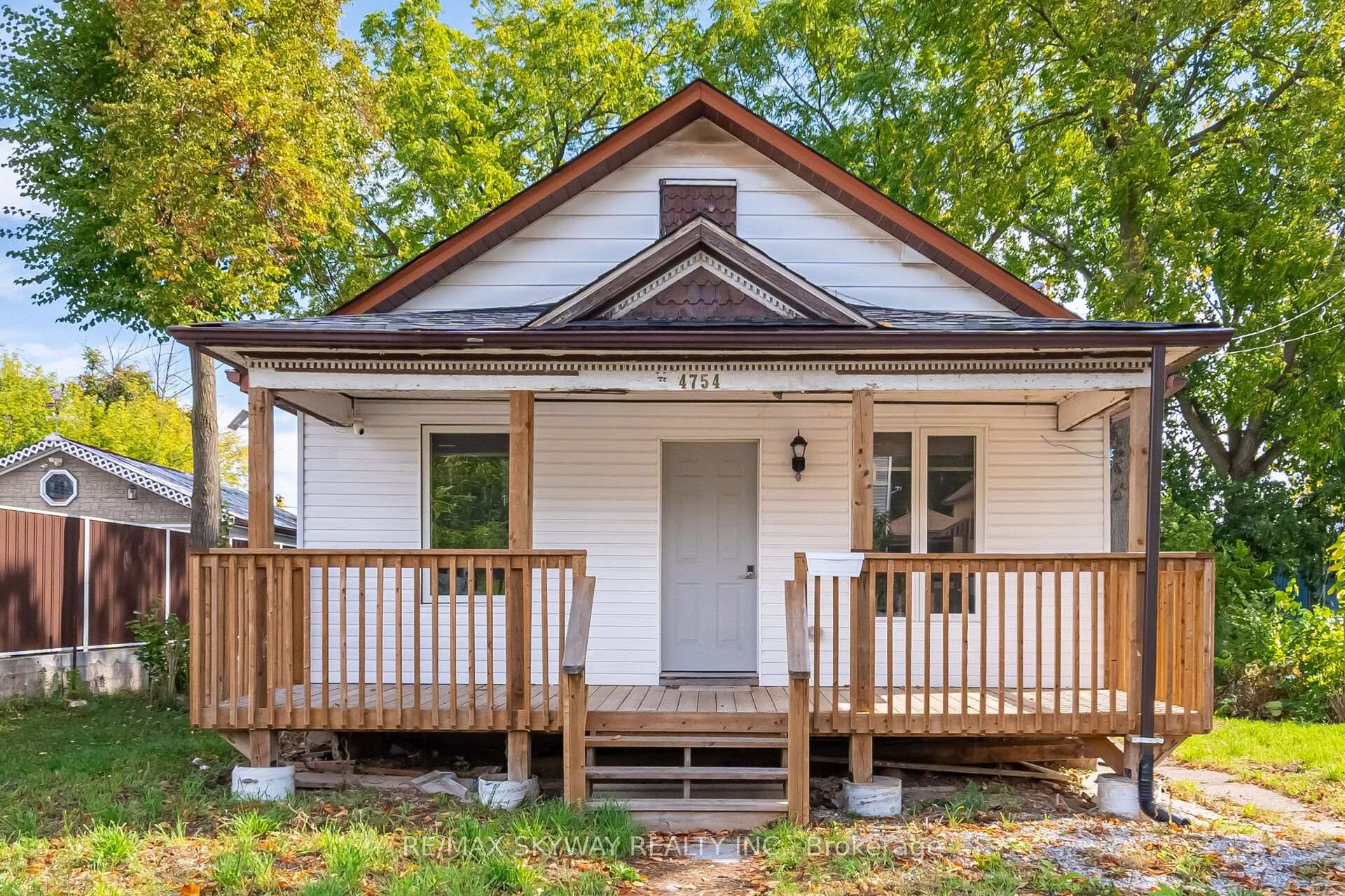 Photo 4 of 4754 First Avenue, Niagara Falls, Cherrywood — HOMEH
