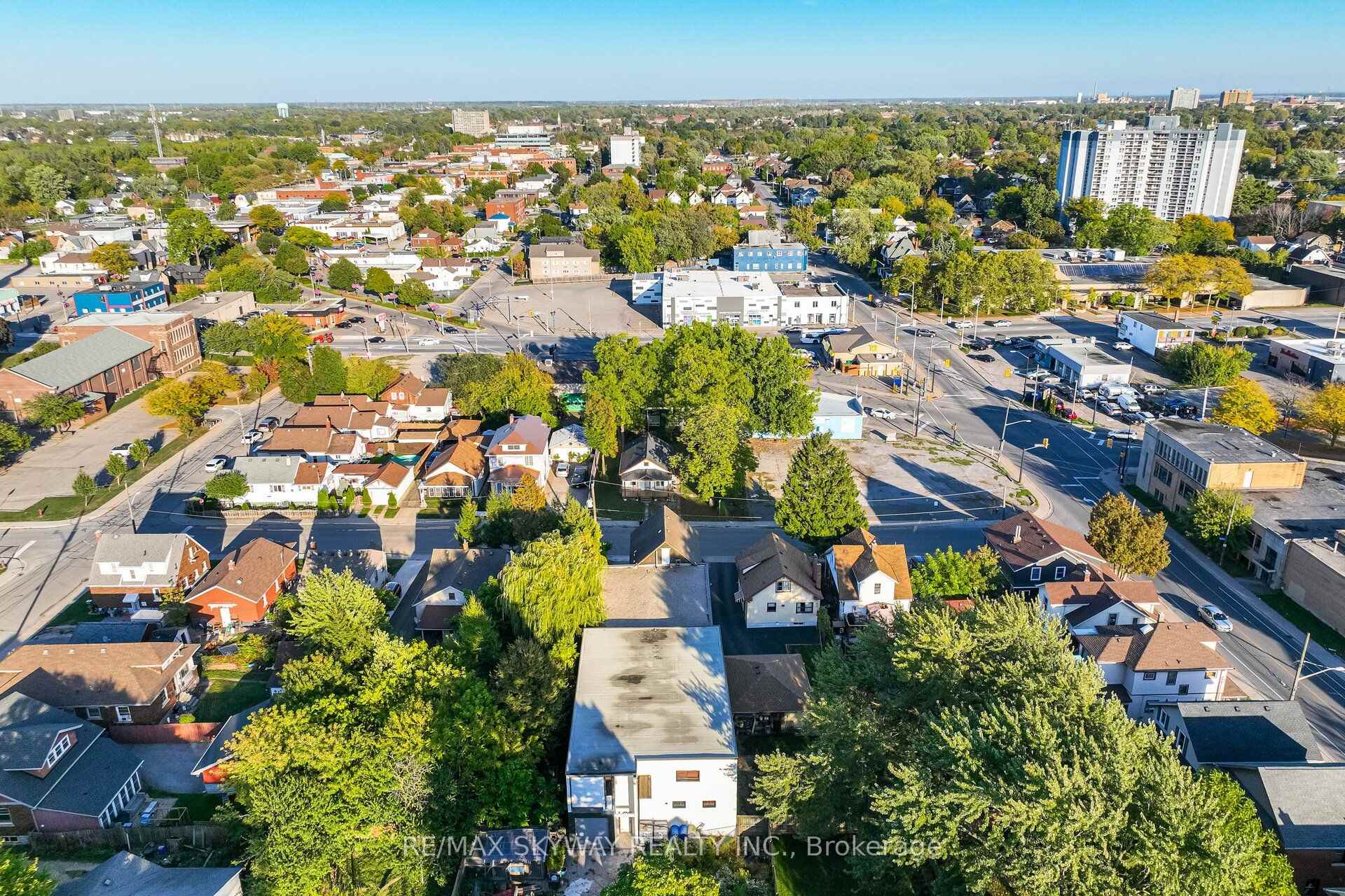 Photo 5 of 4754 First Avenue, Niagara Falls, Cherrywood — HOMEH