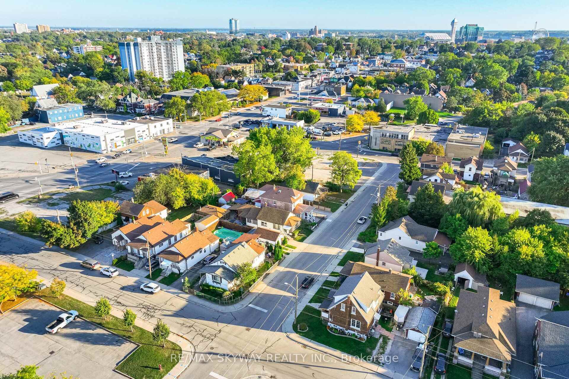 Photo 6 of 4754 First Avenue, Niagara Falls, Cherrywood — HOMEH