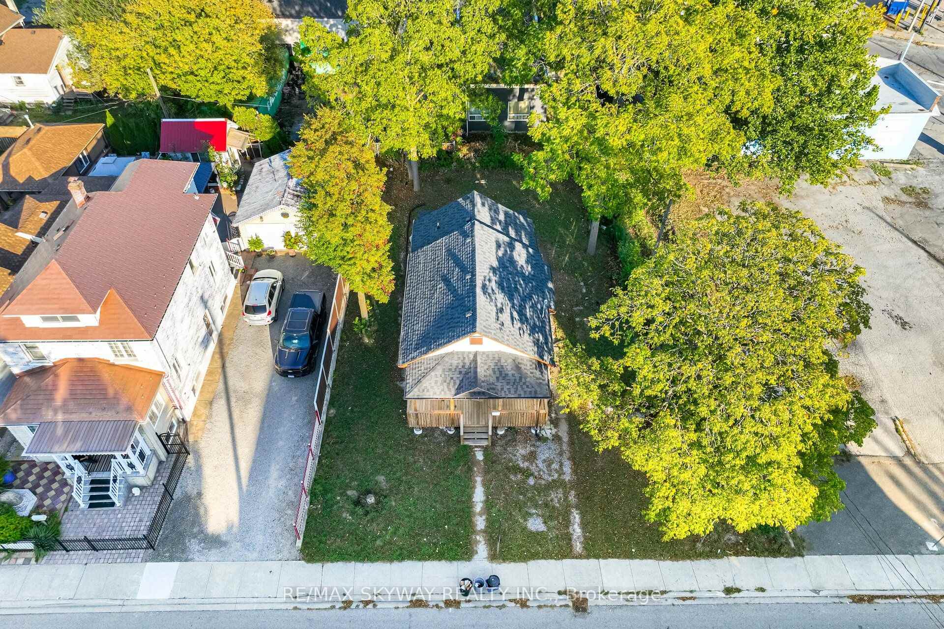 Photo 7 of 4754 First Avenue, Niagara Falls, Cherrywood — HOMEH