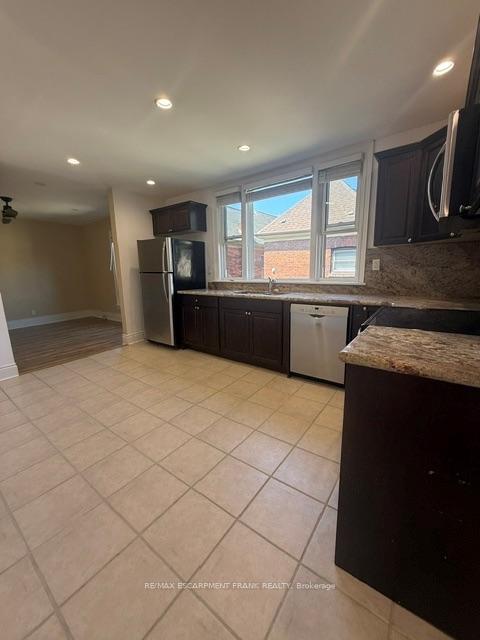 Photo 4 of Unit 2, 302 Jackson Street W, Hamilton, Kirkendall — HOMEH