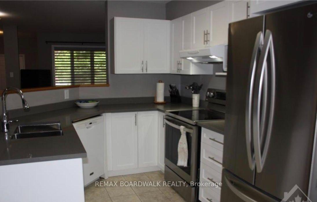Photo 5 of 509 Lawler Crescent, Ottawa, Chatelaine Village — HOMEH