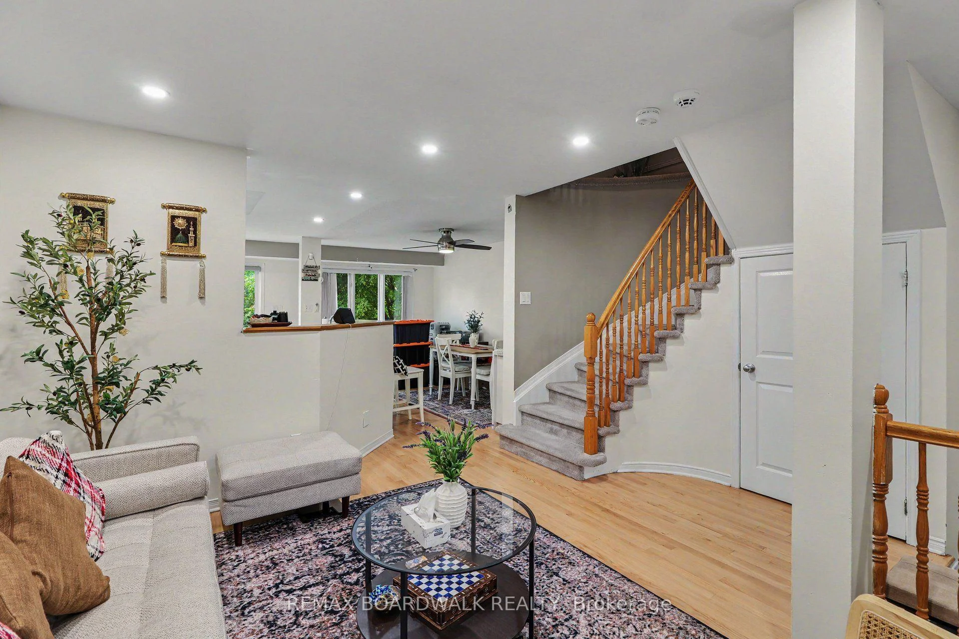 Photo 4 of 509 Lawler Crescent, Ottawa, Chatelaine Village — HOMEH