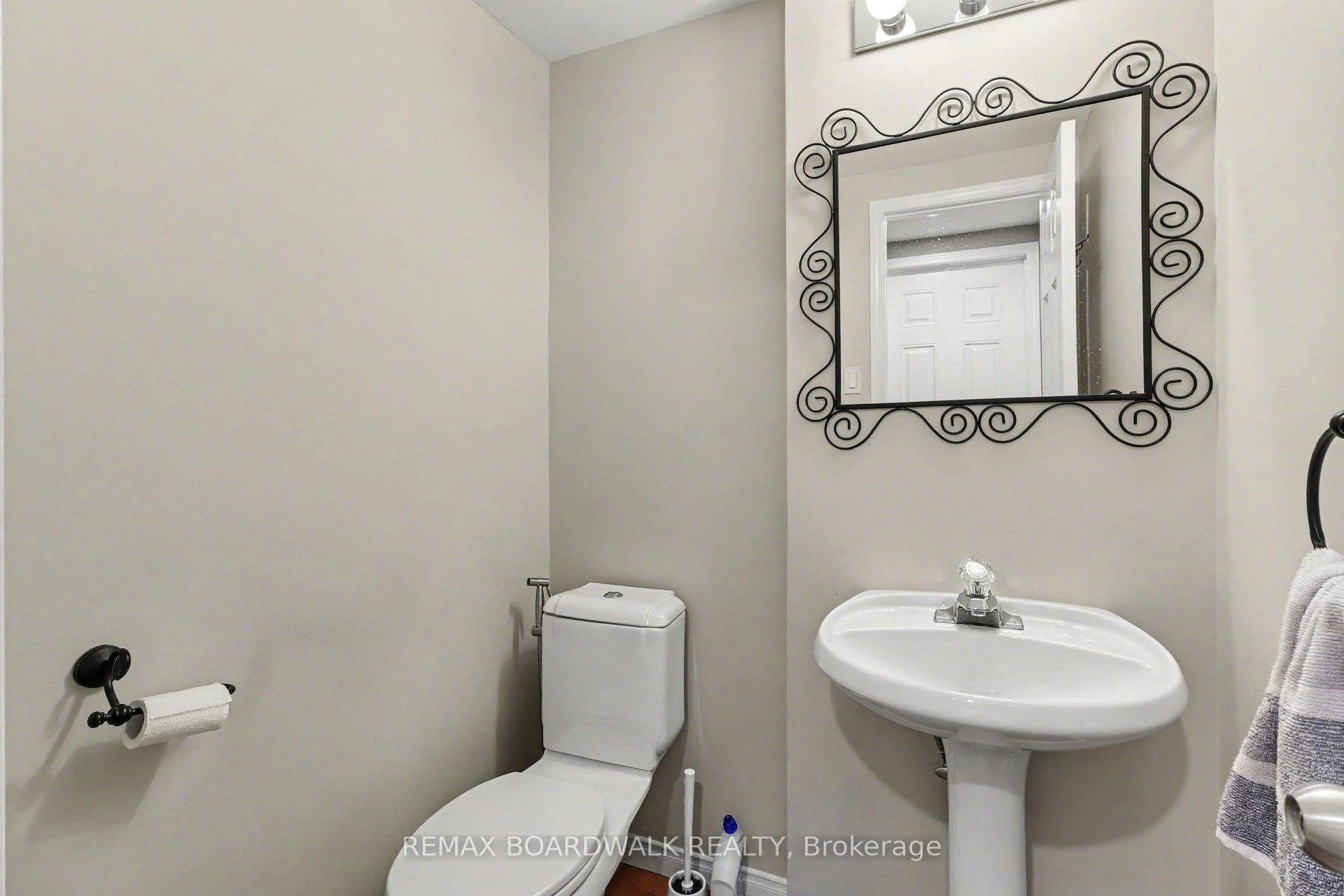 Photo 12 of 509 Lawler Crescent, Ottawa, Chatelaine Village — HOMEH