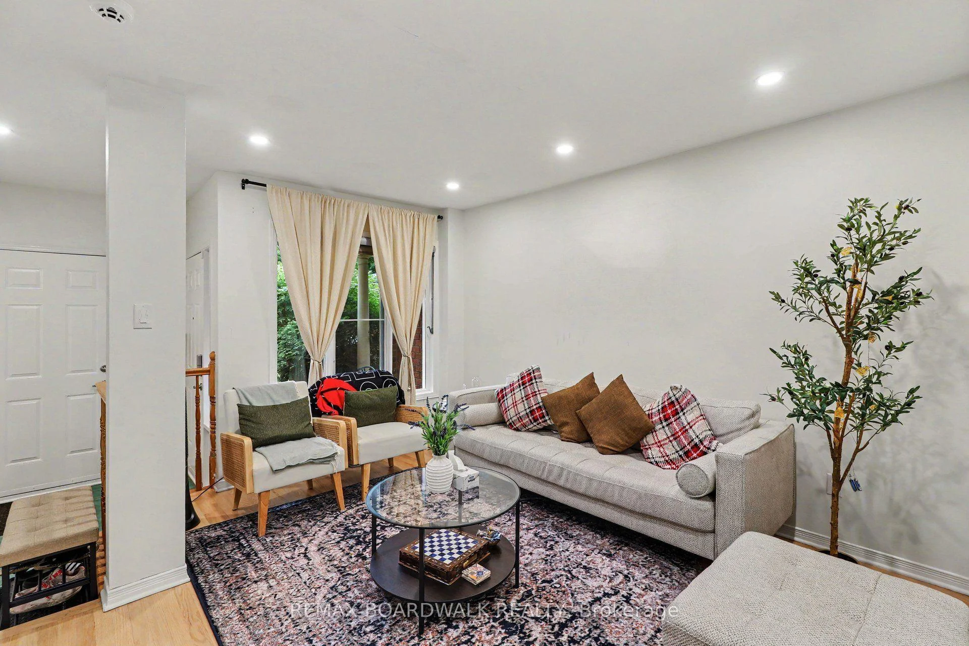 Photo 16 of 509 Lawler Crescent, Ottawa, Chatelaine Village — HOMEH