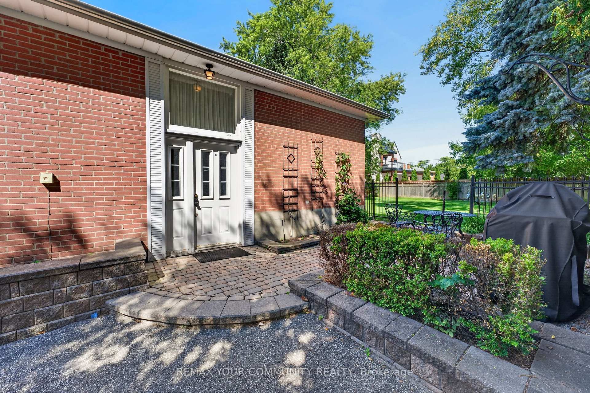Photo 5 of 154 Hollingsworth Drive, King, King City — HOMEH