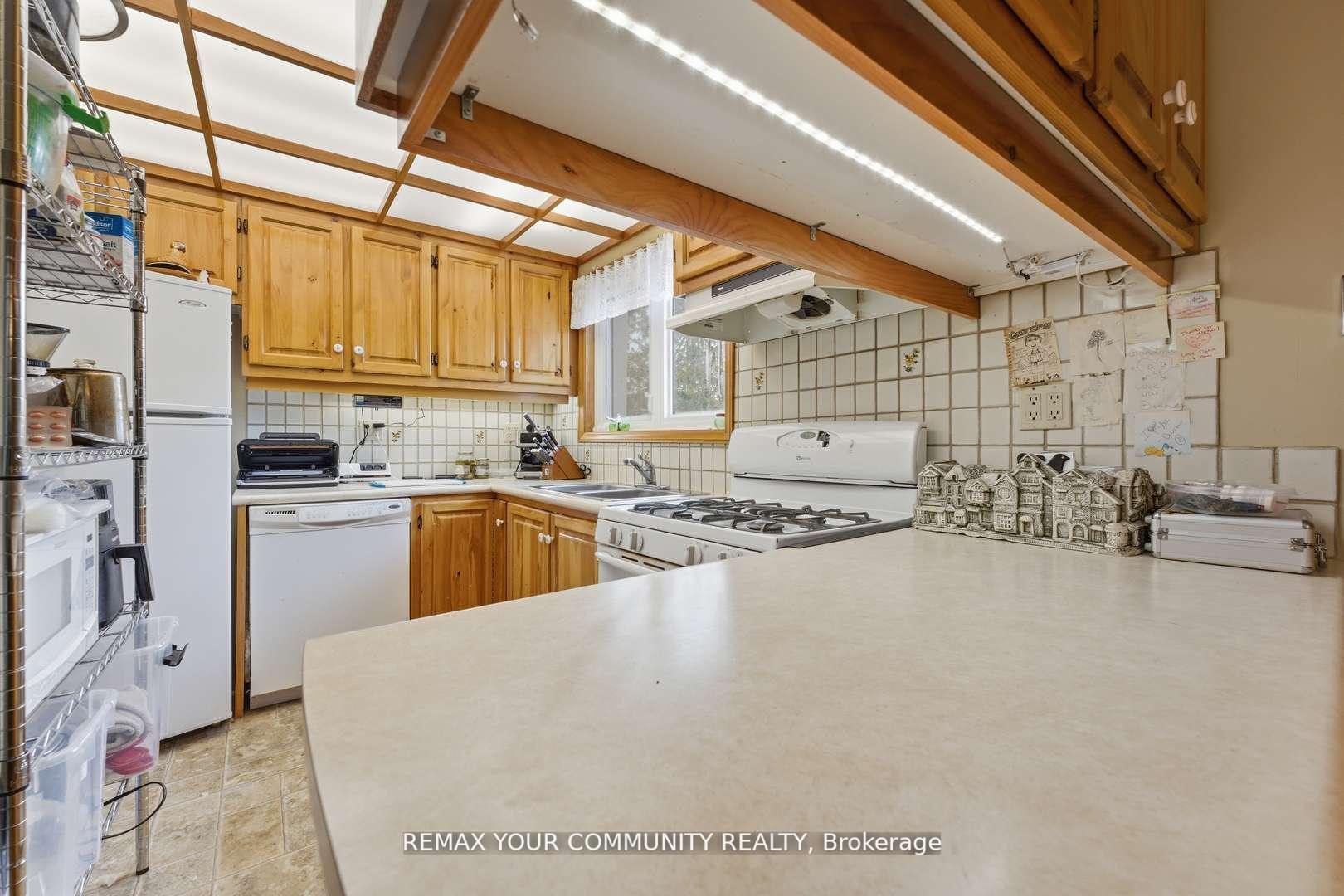 Photo 8 of 154 Hollingsworth Drive, King, King City — HOMEH