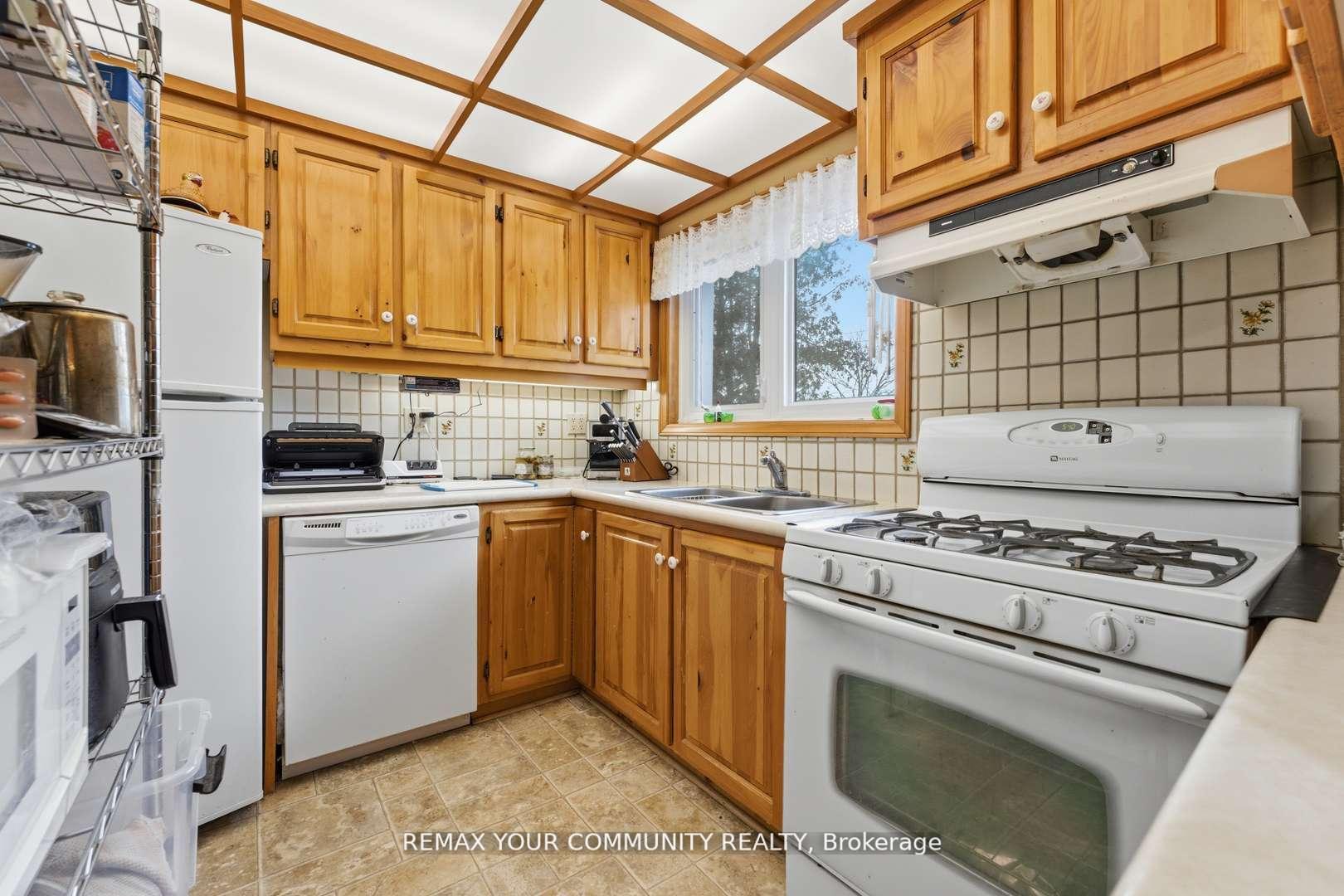 Photo 9 of 154 Hollingsworth Drive, King, King City — HOMEH