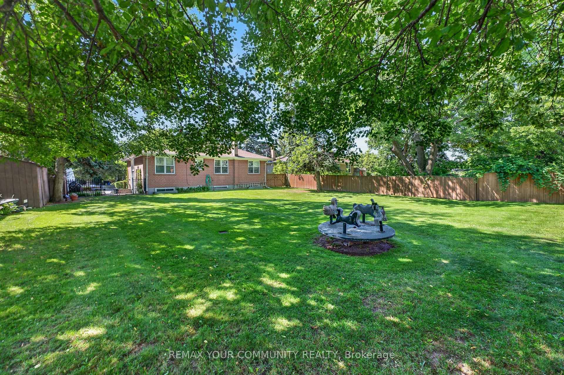 Photo 31 of 154 Hollingsworth Drive, King, King City — HOMEH