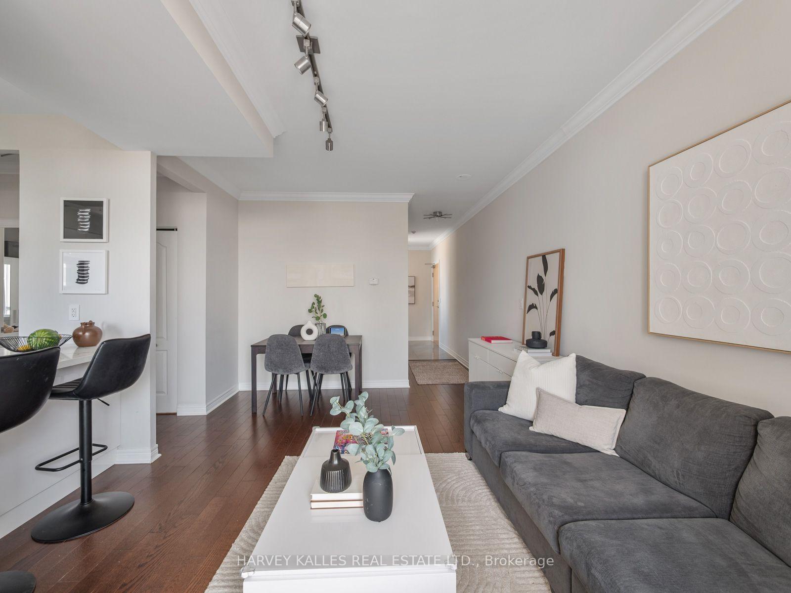 Photo 5 of Unit PH303, 212 Eglinton Avenue E, Toronto, Mount Pleasant West — HOMEH