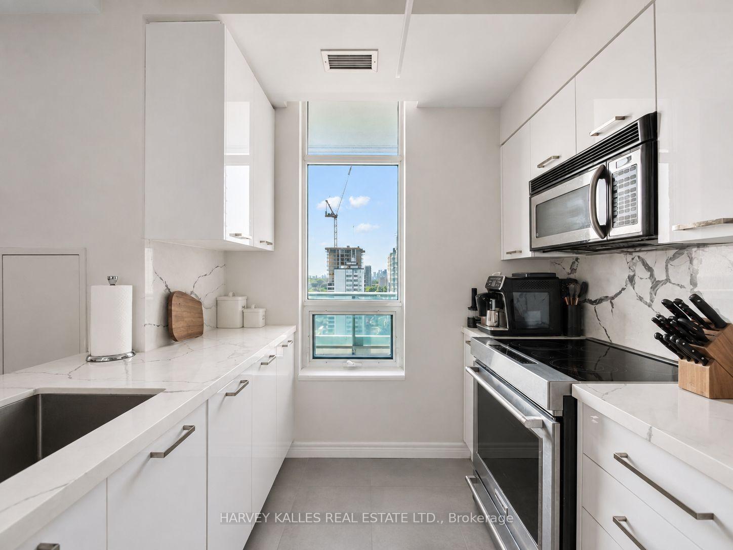 Photo 9 of Unit PH303, 212 Eglinton Avenue E, Toronto, Mount Pleasant West — HOMEH