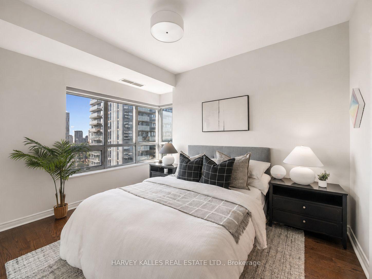 Photo 10 of Unit PH303, 212 Eglinton Avenue E, Toronto, Mount Pleasant West — HOMEH