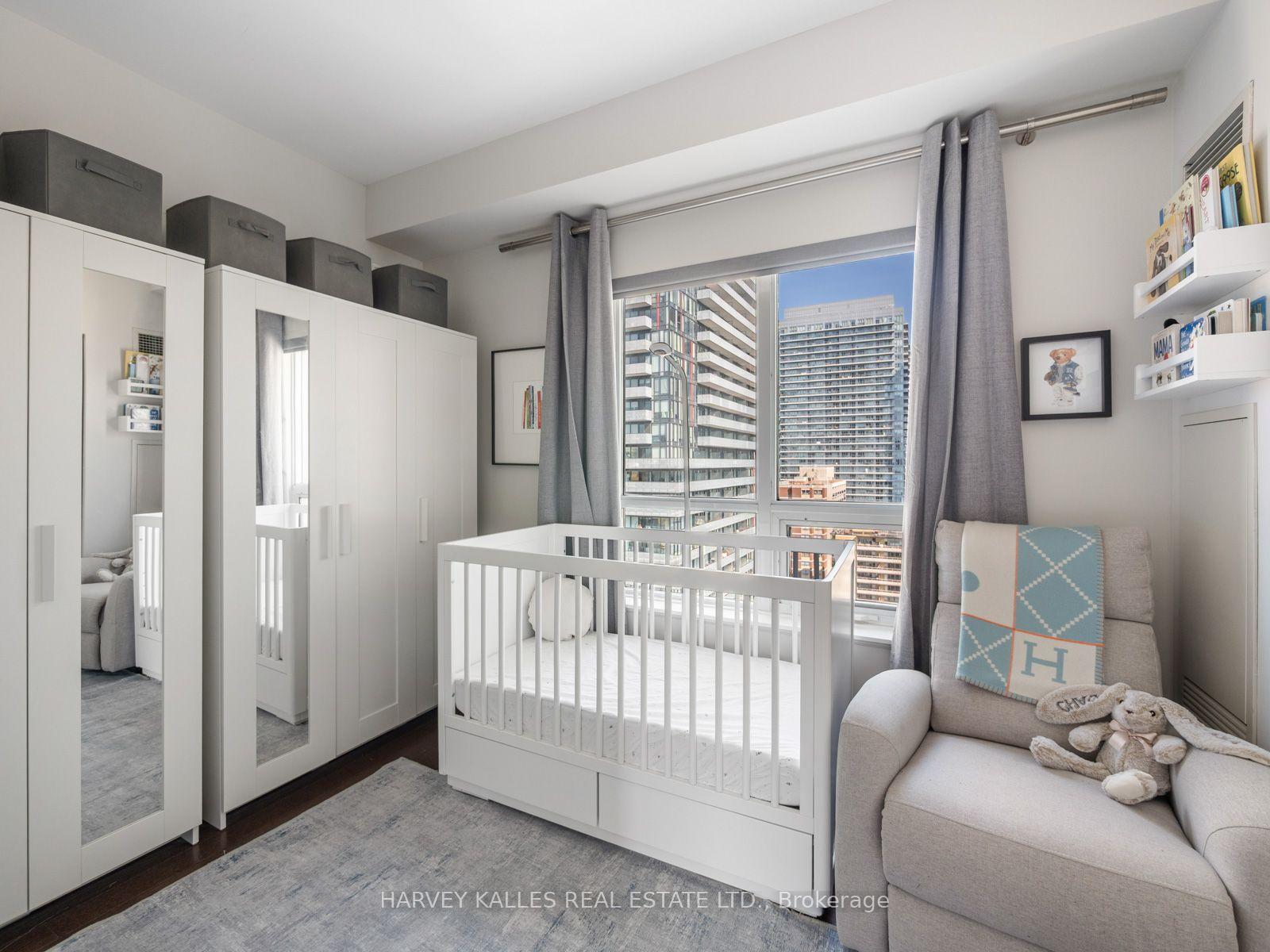 Photo 14 of Unit PH303, 212 Eglinton Avenue E, Toronto, Mount Pleasant West — HOMEH