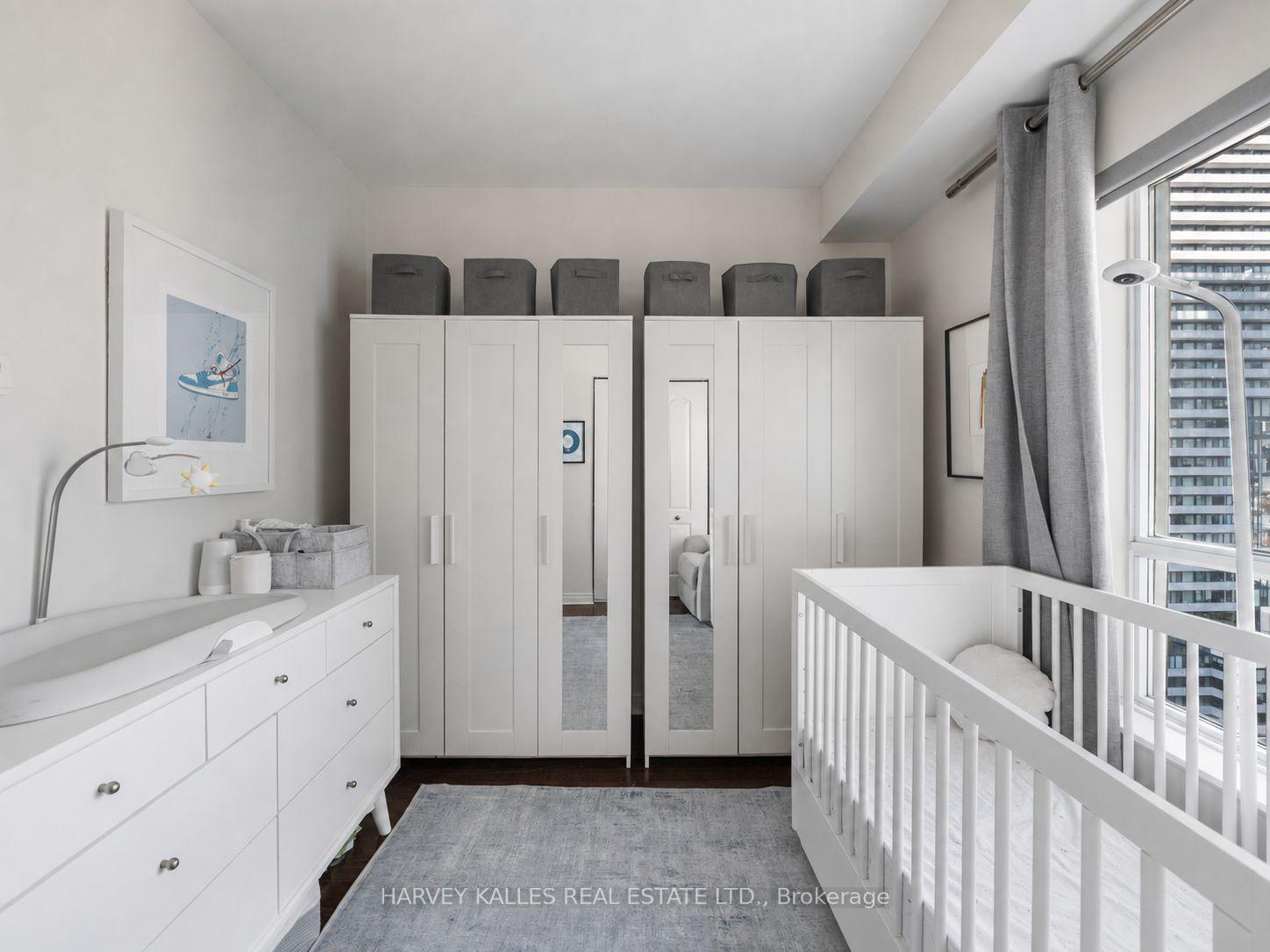 Photo 15 of Unit PH303, 212 Eglinton Avenue E, Toronto, Mount Pleasant West — HOMEH