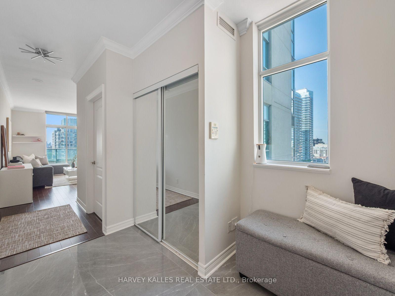 Photo 17 of Unit PH303, 212 Eglinton Avenue E, Toronto, Mount Pleasant West — HOMEH