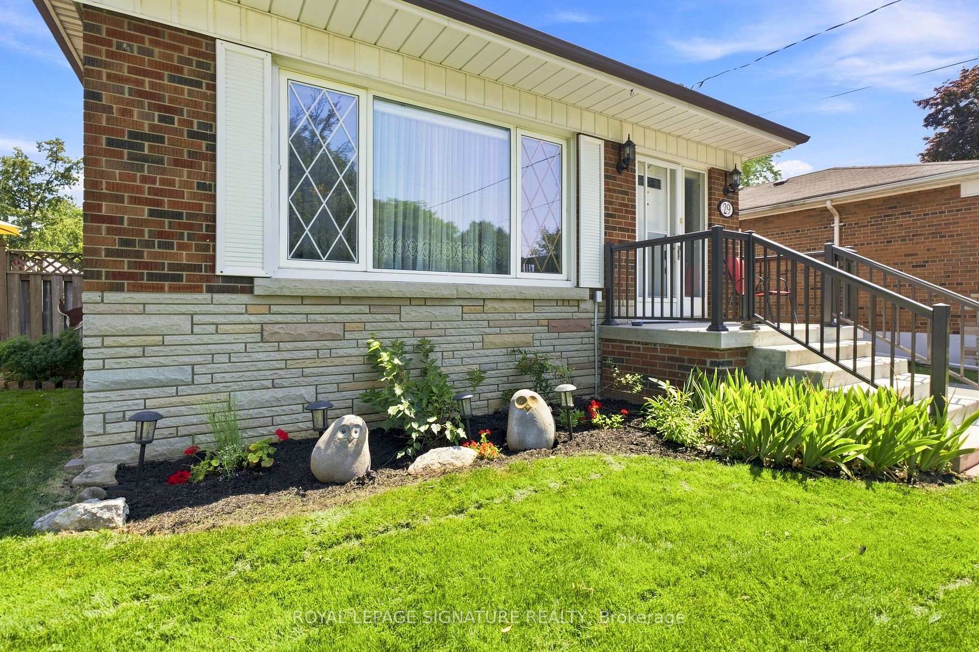 Photo 3 of 29 Chandler Drive, Scarborough, Woburn — HOMEH