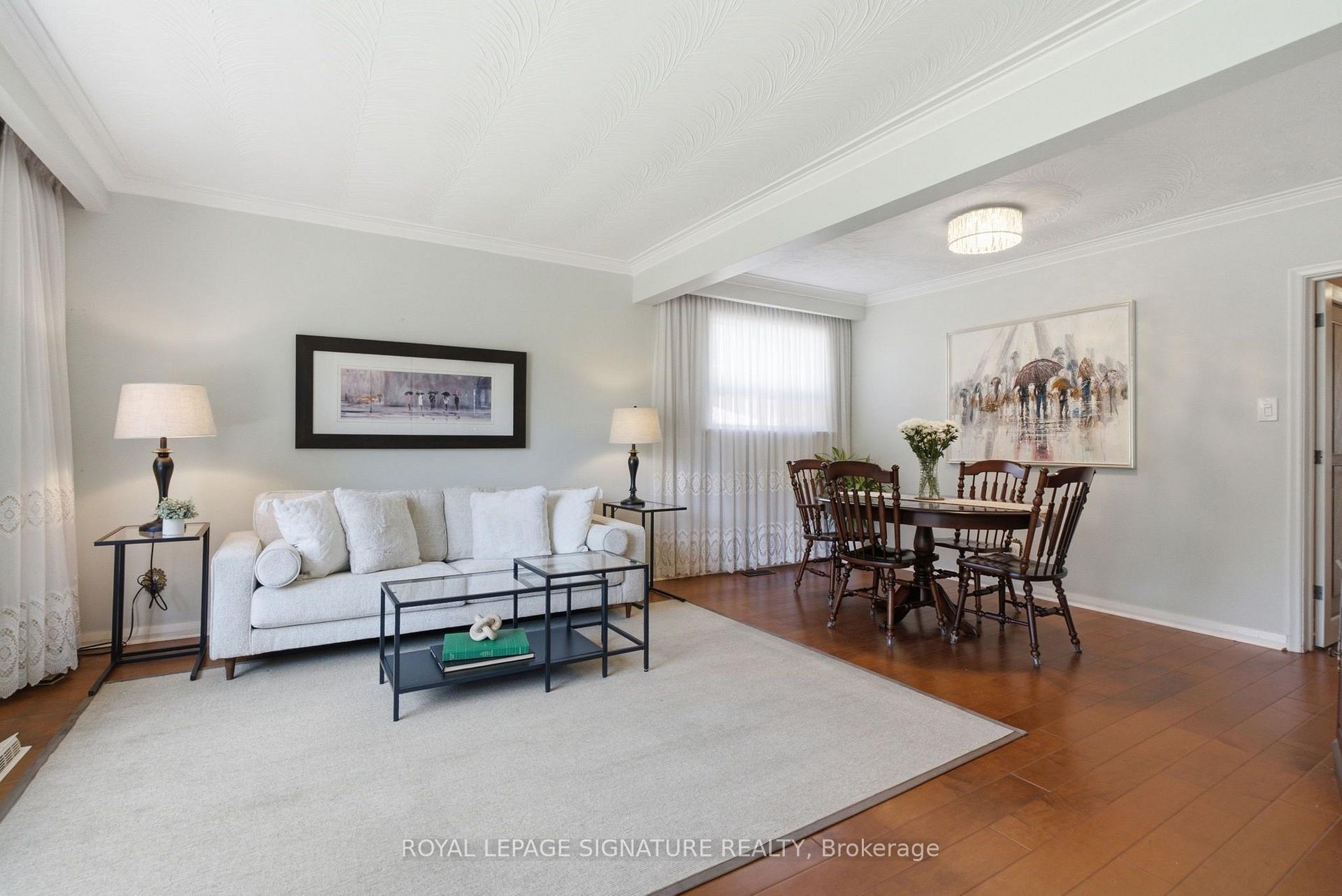 Photo 5 of 29 Chandler Drive, Scarborough, Woburn — HOMEH