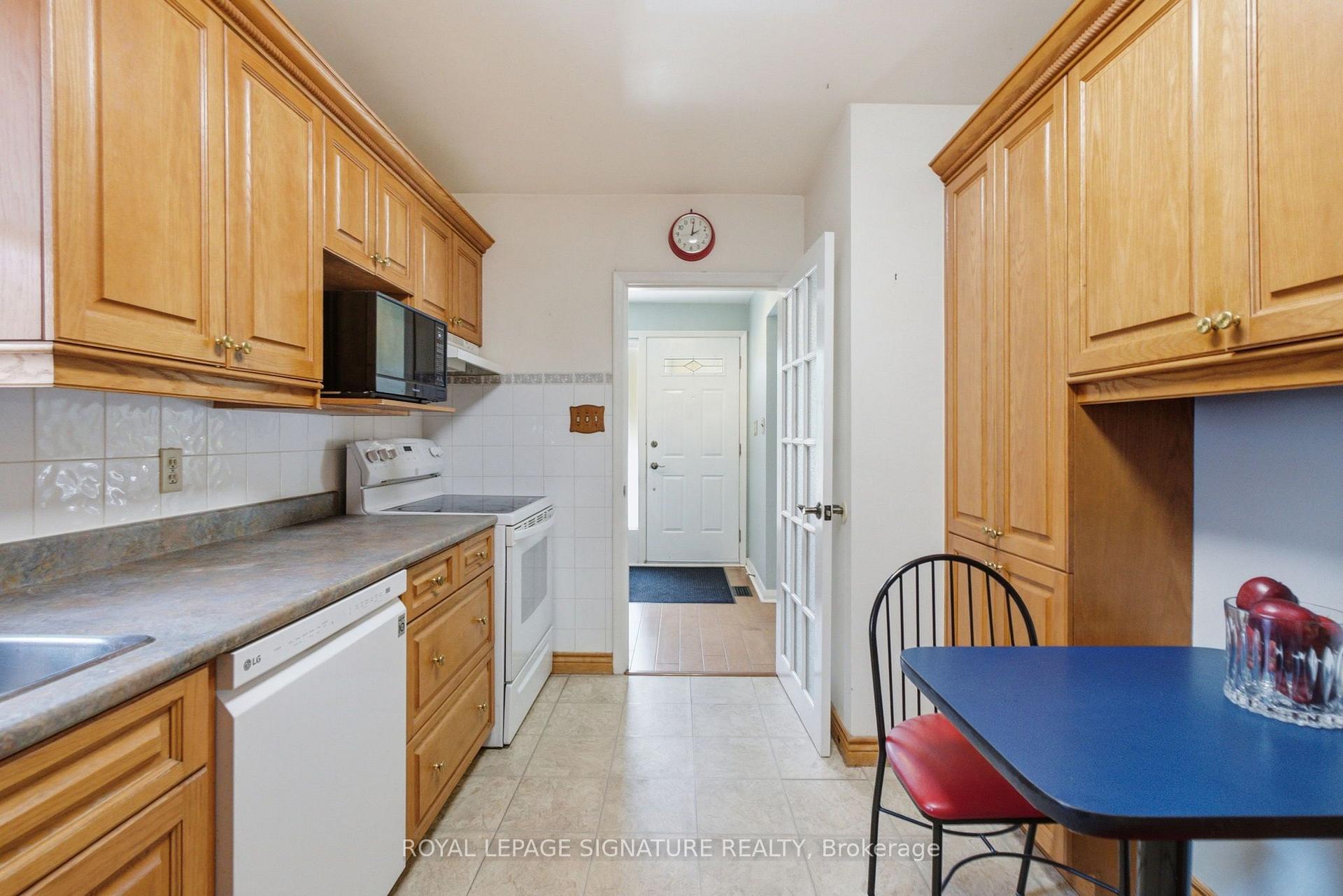 Photo 10 of 29 Chandler Drive, Scarborough, Woburn — HOMEH