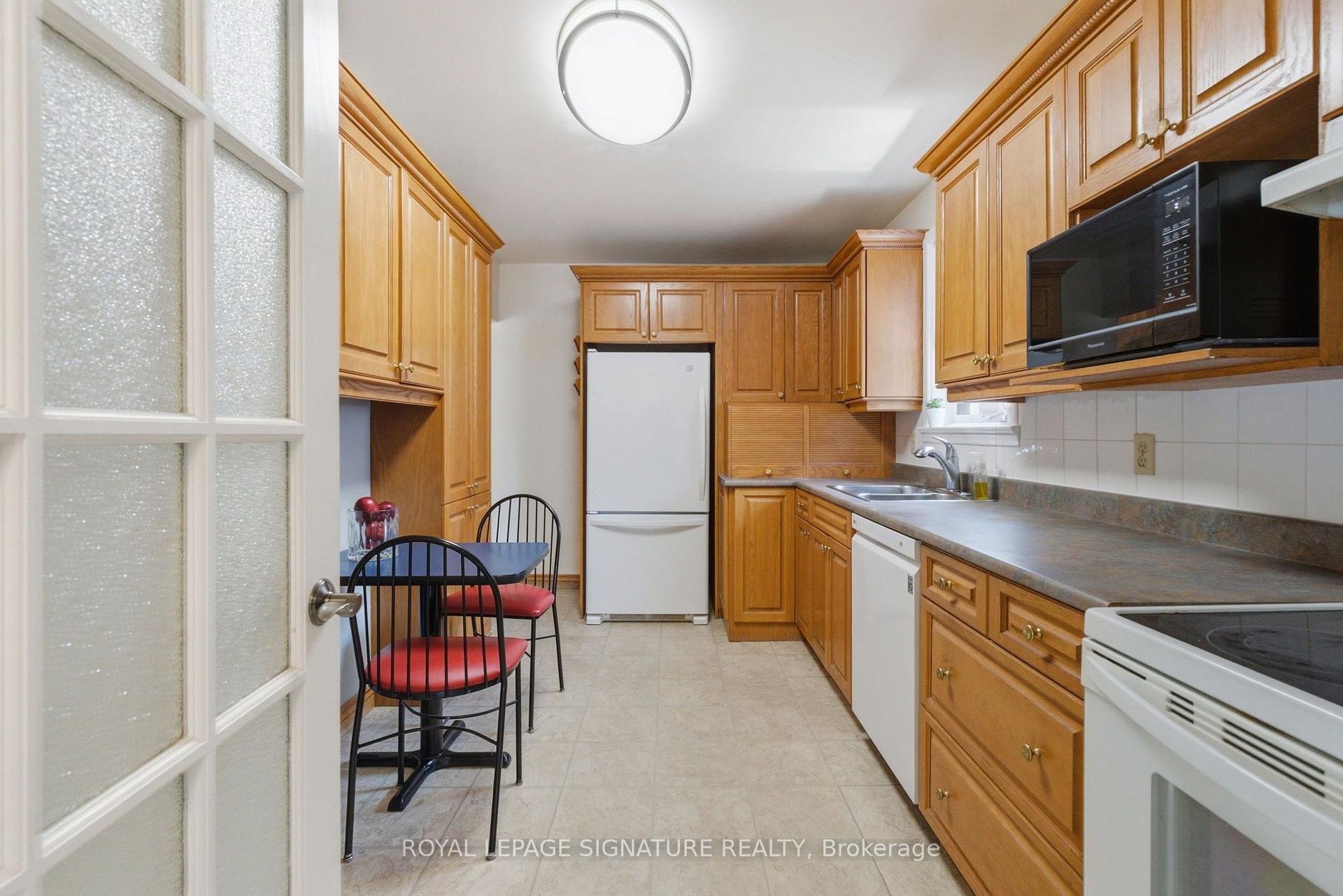 Photo 11 of 29 Chandler Drive, Scarborough, Woburn — HOMEH