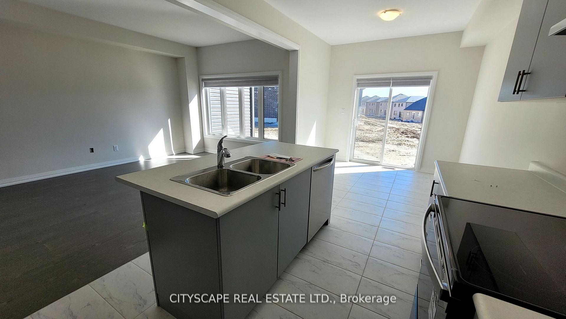 Photo 8 of 206 Rosanne Circle, Wasaga Beach — HOMEH