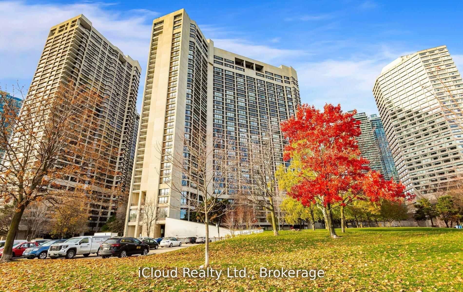 Photo 2 of Unit 837, 33 Harbour Square, Toronto, Waterfront Communities — HOMEH