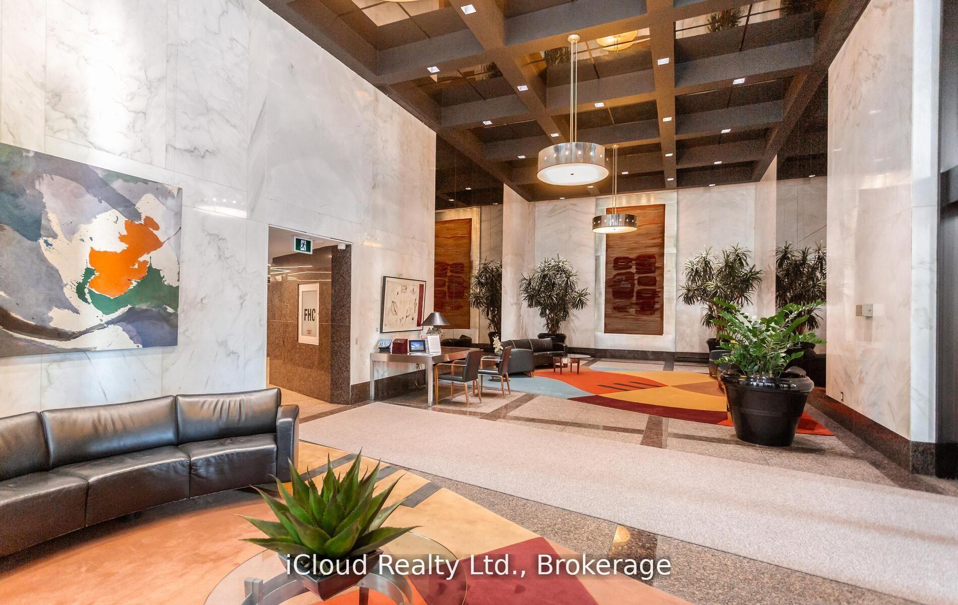 Photo 5 of Unit 837, 33 Harbour Square, Toronto, Waterfront Communities — HOMEH