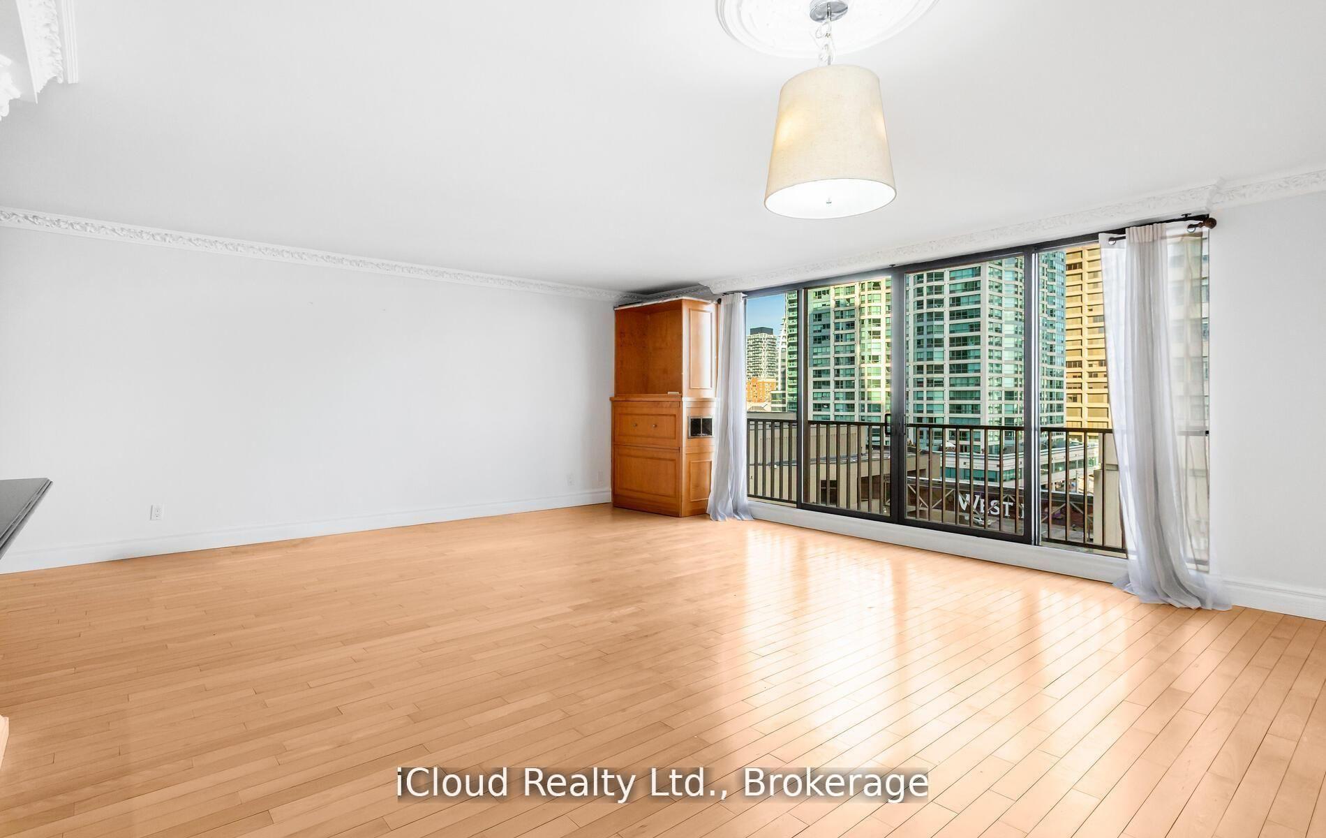 Photo 13 of Unit 837, 33 Harbour Square, Toronto, Waterfront Communities — HOMEH