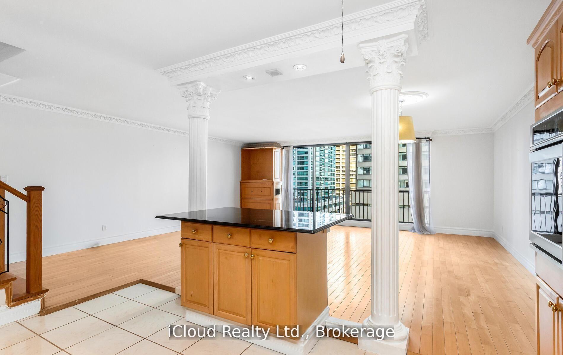 Photo 15 of Unit 837, 33 Harbour Square, Toronto, Waterfront Communities — HOMEH
