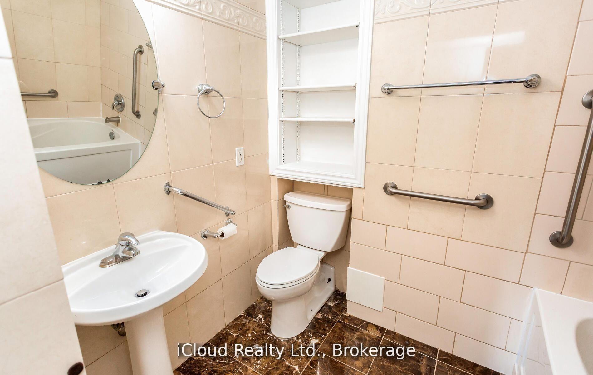 Photo 39 of Unit 837, 33 Harbour Square, Toronto, Waterfront Communities — HOMEH