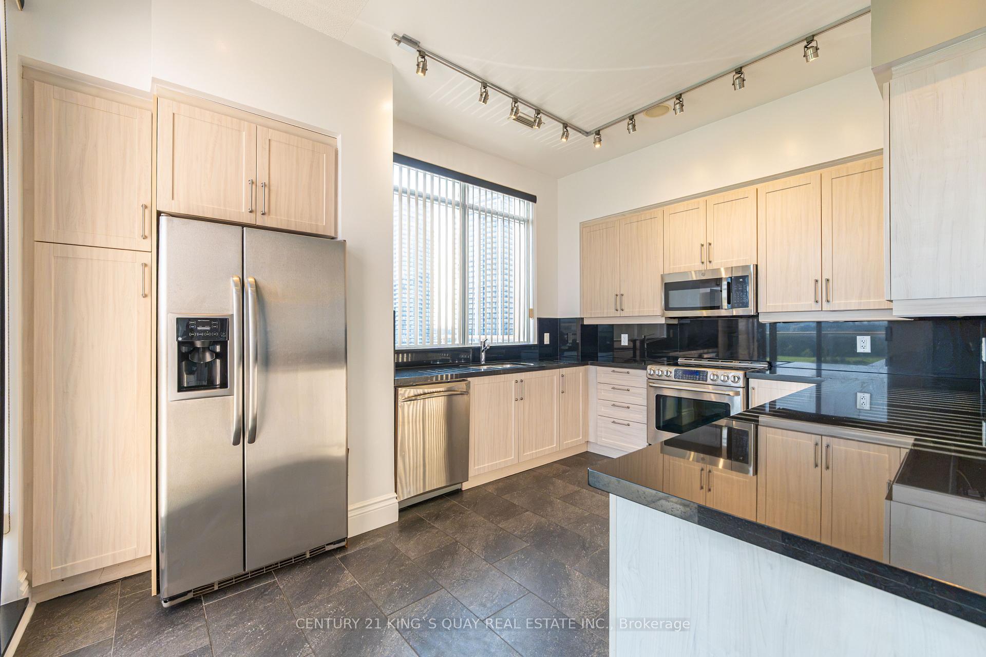 Photo 15 of Unit UPH 10, 37 Galleria Parkway, Markham, Commerce Valley — HOMEH