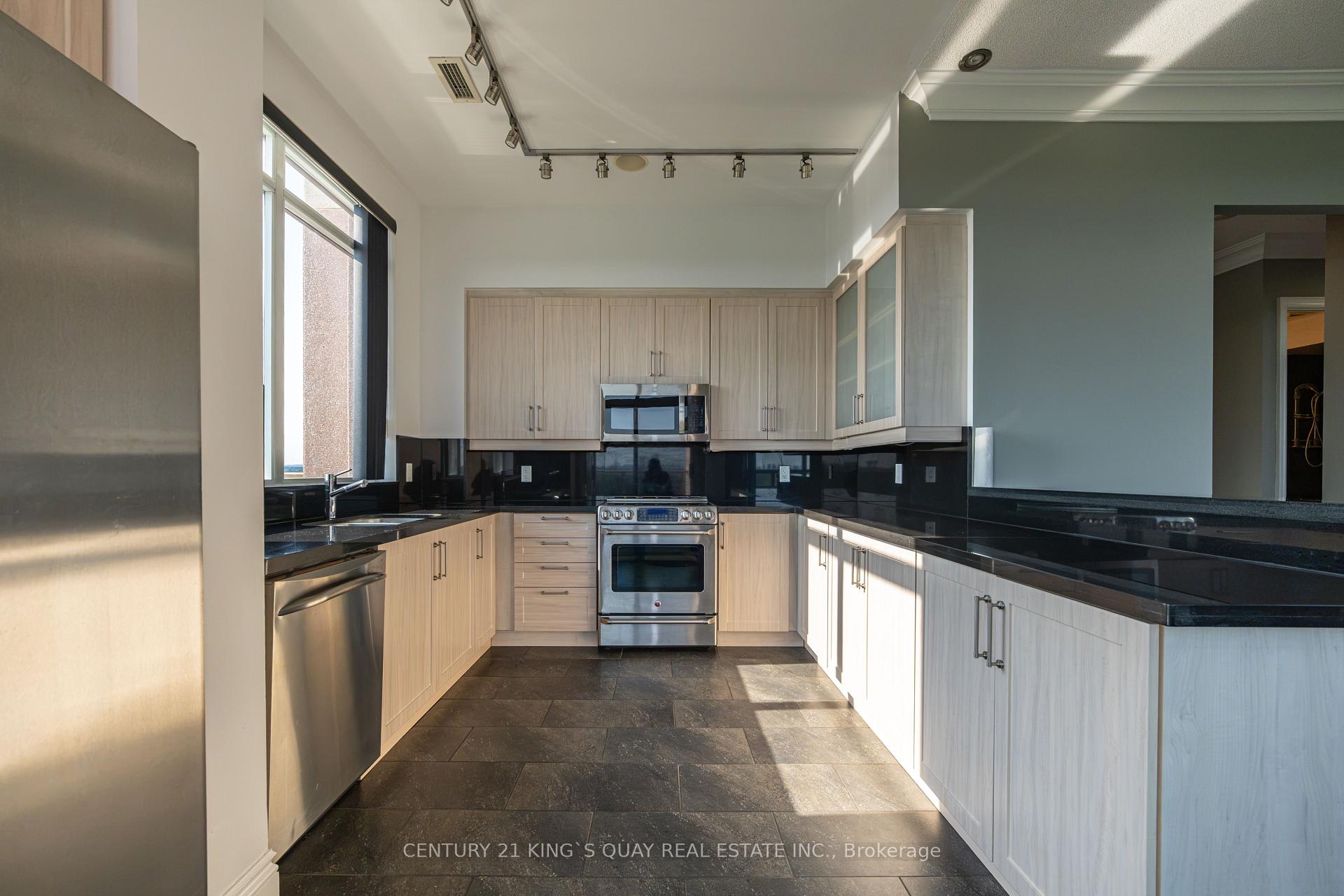 Photo 17 of Unit UPH 10, 37 Galleria Parkway, Markham, Commerce Valley — HOMEH