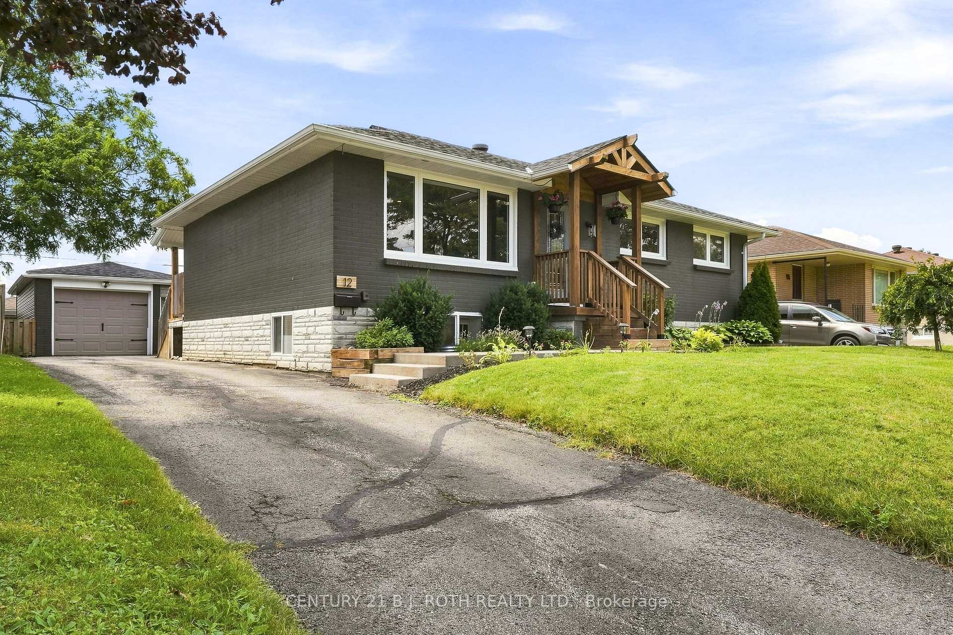 Photo 2 of 12 Bothwell Crescent, Barrie, Wellington — HOMEH