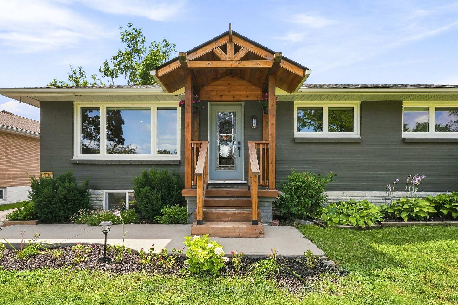 Photo 3 of 12 Bothwell Crescent, Barrie, Wellington — HOMEH