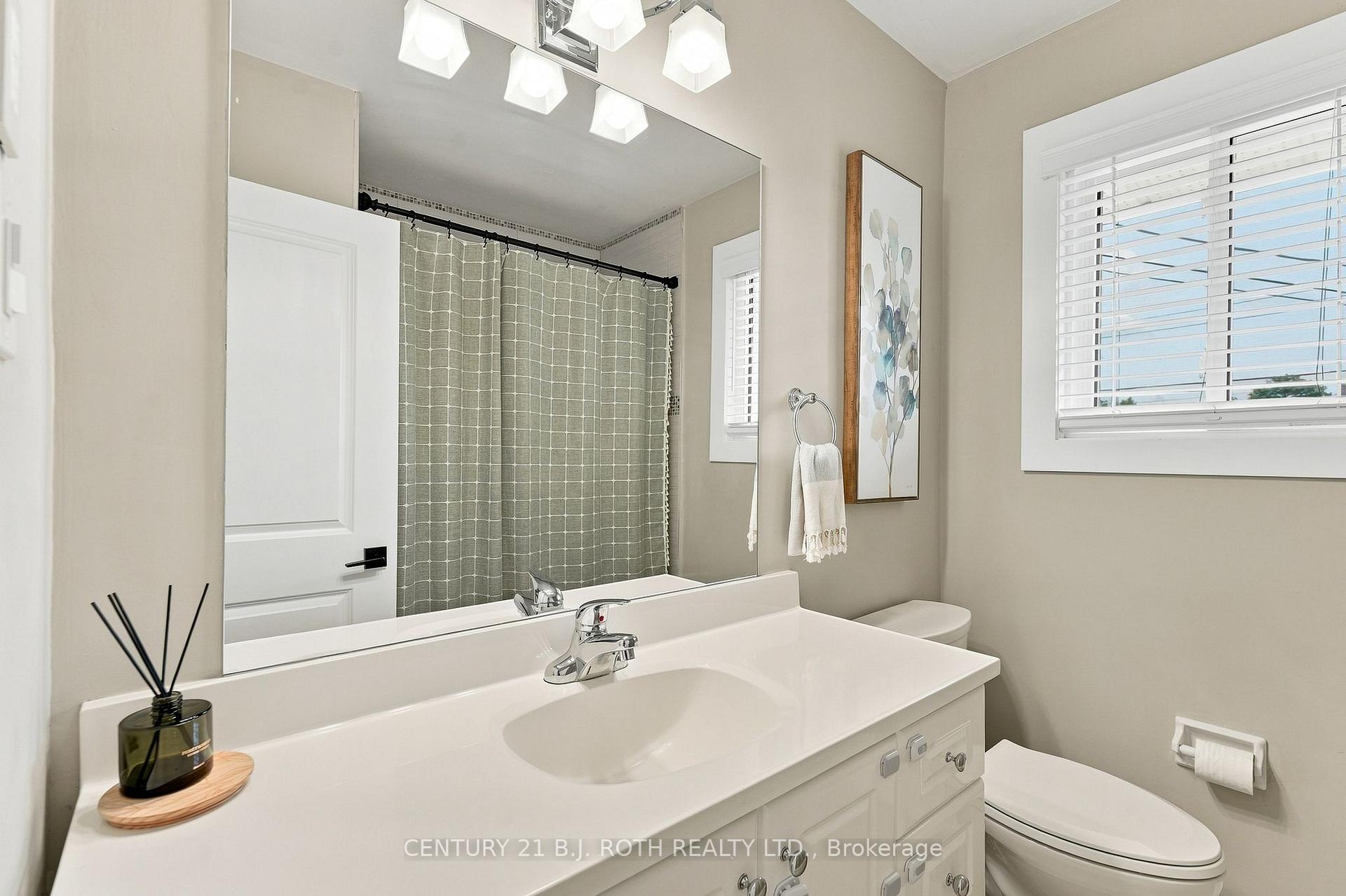 Photo 16 of 12 Bothwell Crescent, Barrie, Wellington — HOMEH