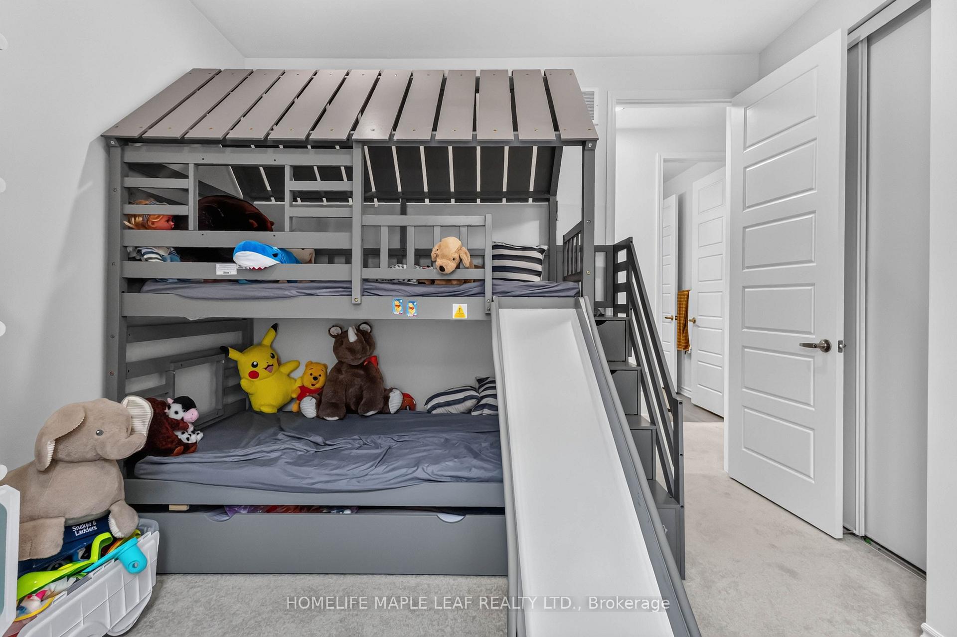 Photo 33 of 330 Millstone Street, Kitchener, Huron Park — HOMEH