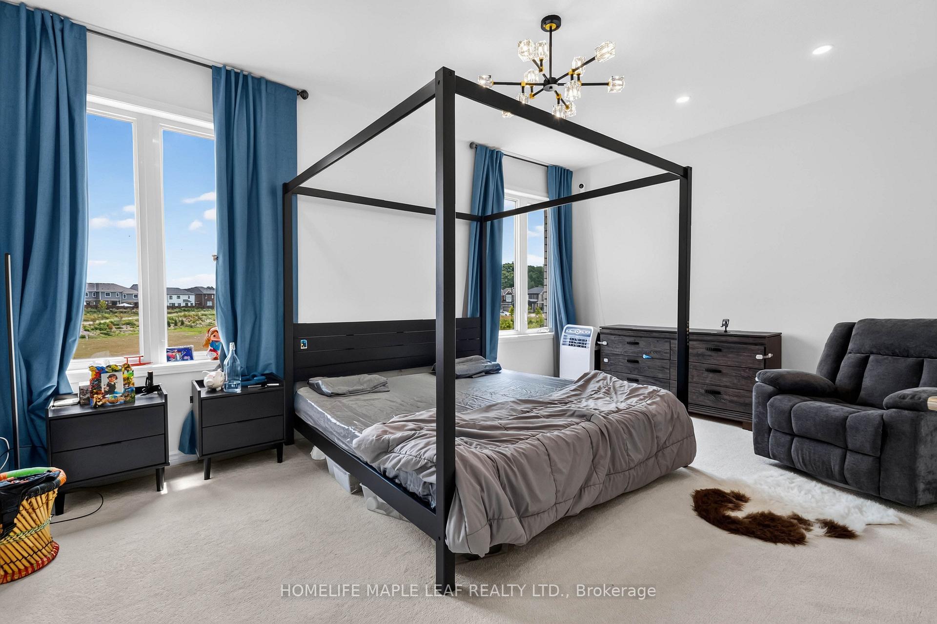 Photo 35 of 330 Millstone Street, Kitchener, Huron Park — HOMEH