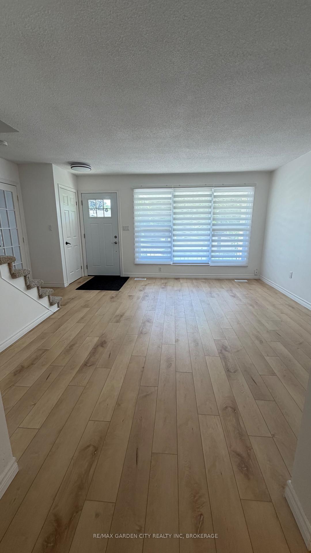Photo 4 of 102 Tupper Drive, Thorold, Confederation Heights — HOMEH